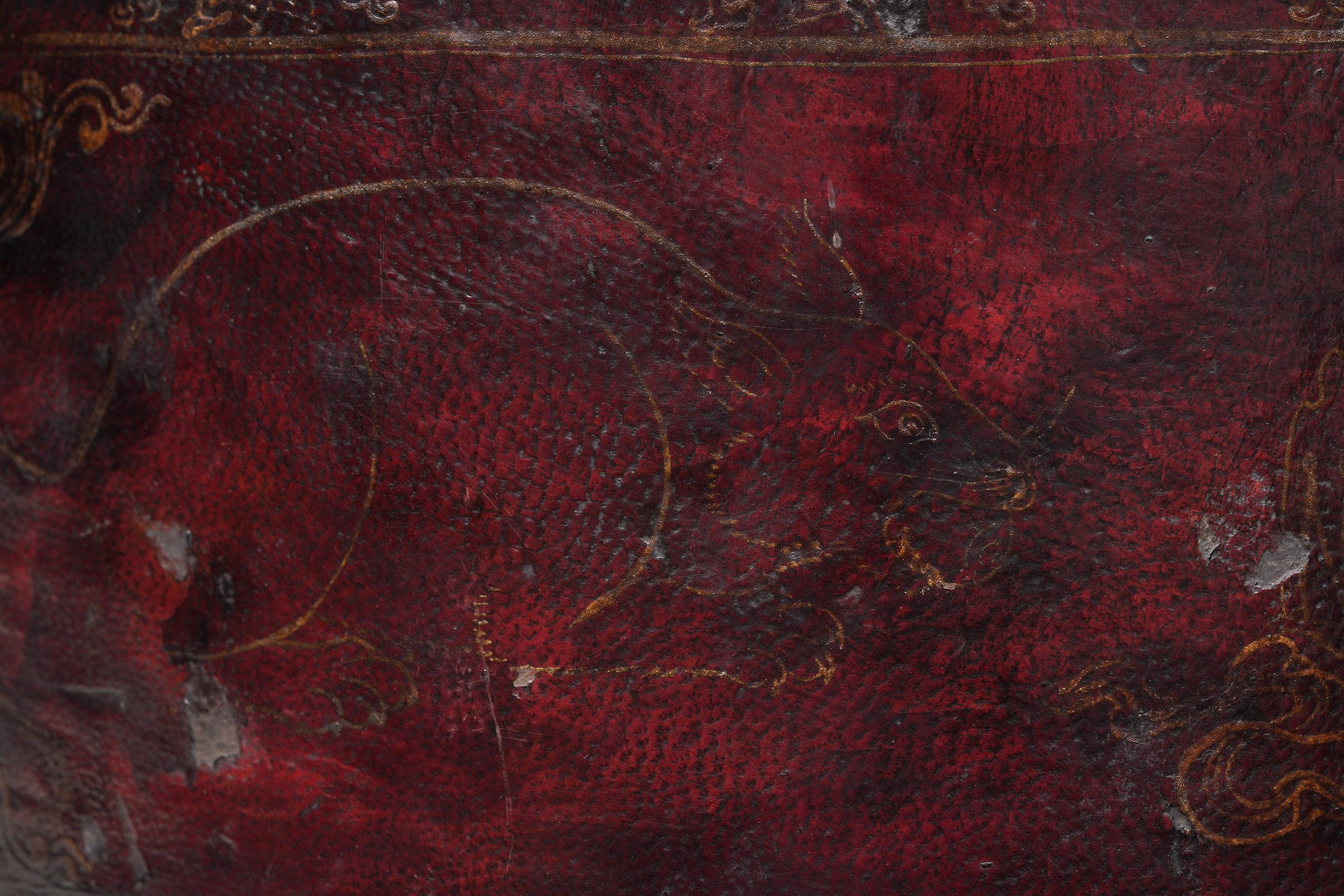 Fait main Boîte de rangement avec couvercle en bois, cuir gaufré et laiton, 17e/18e siècle, Tibet en vente