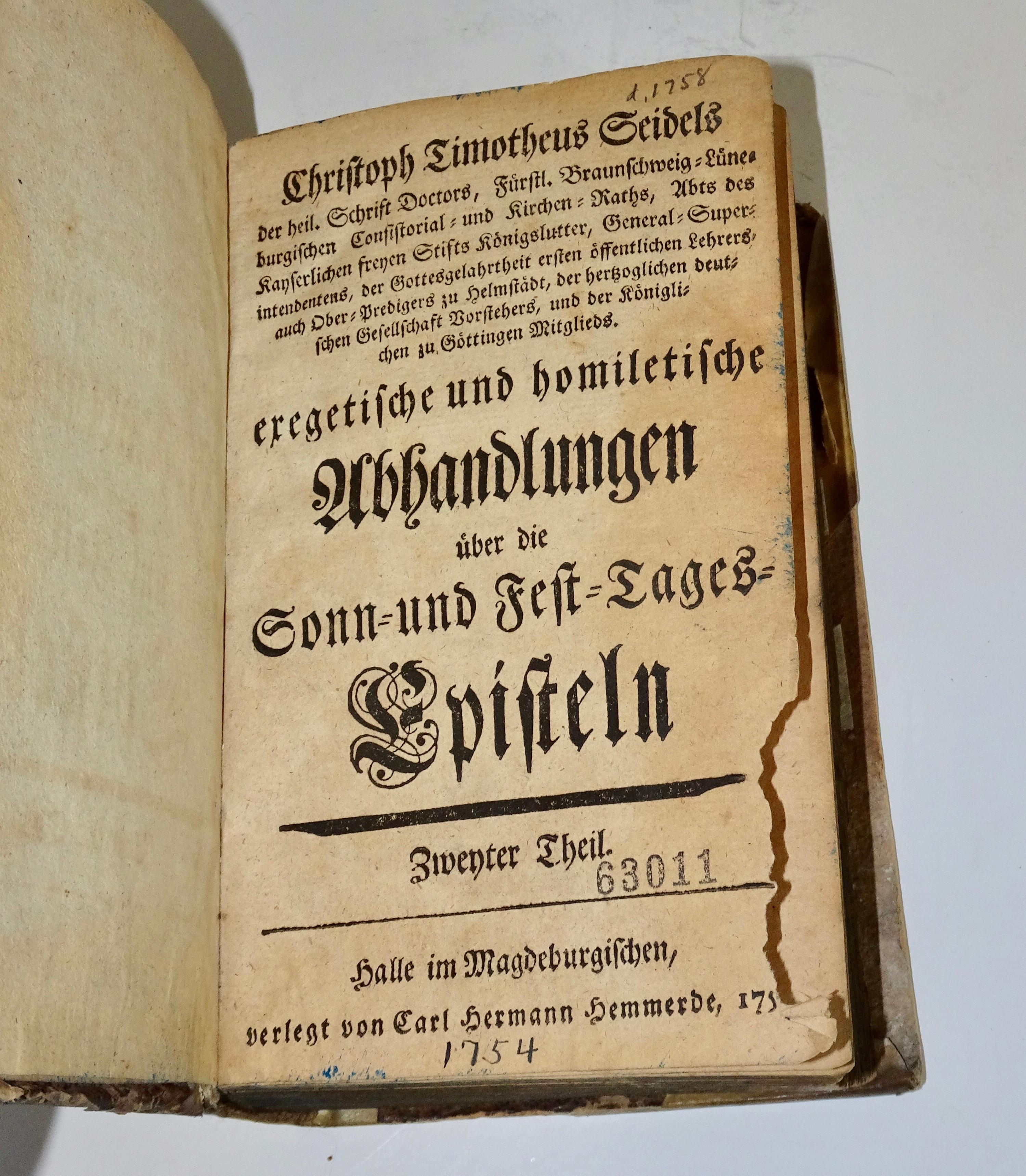 17th and 18th Century Collection of Eight Vellum Books  For Sale 5
