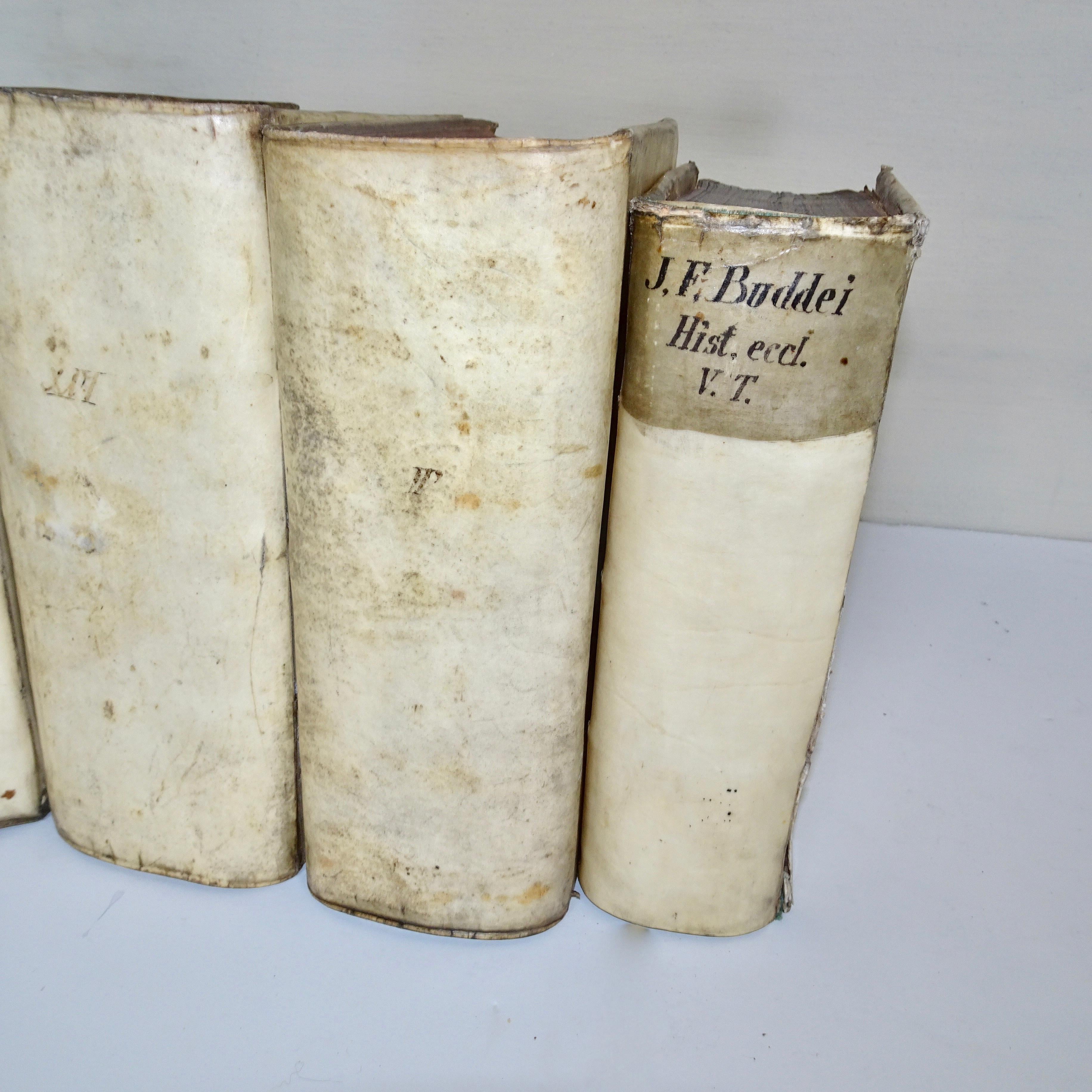 17th and 18th Century Five Book Collection of White Vellum Books  In Good Condition In Nashville, TN