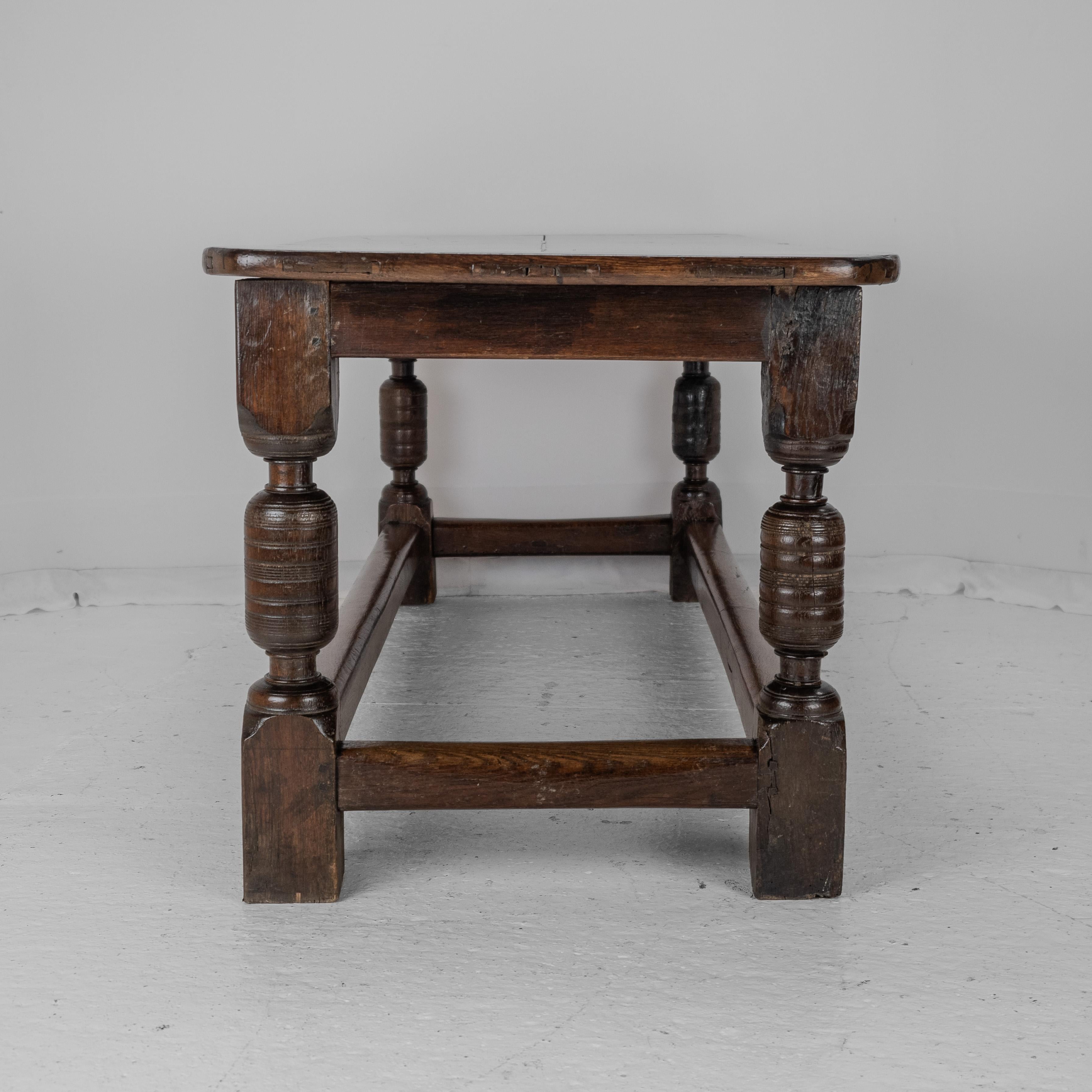 17th and 18th Century Oak Refectory Dining Table (Carolean, Jacobean, Georgian) in vendita 3