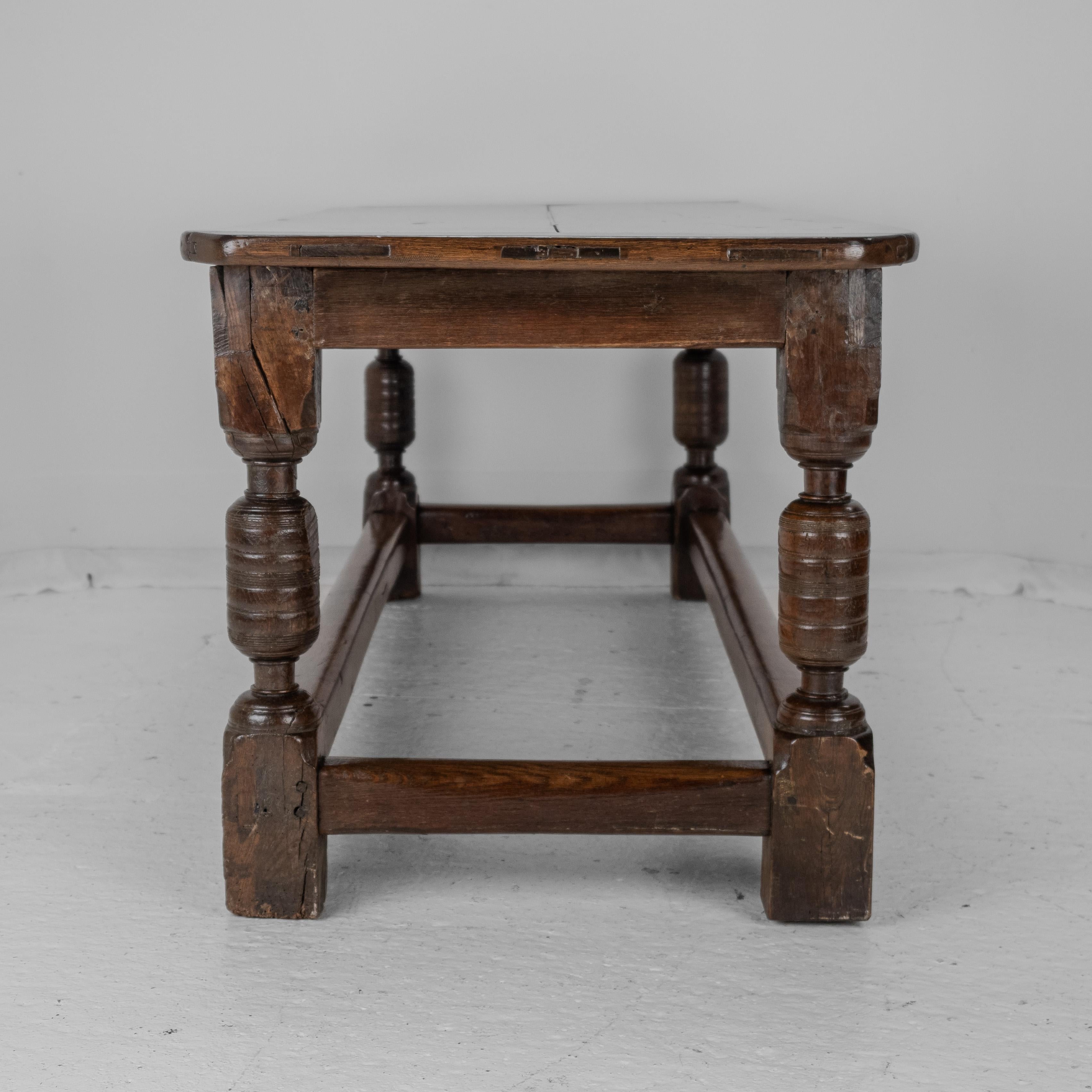 17th and 18th Century Oak Refectory Dining Table (Carolean, Jacobean, Georgian) in vendita 4