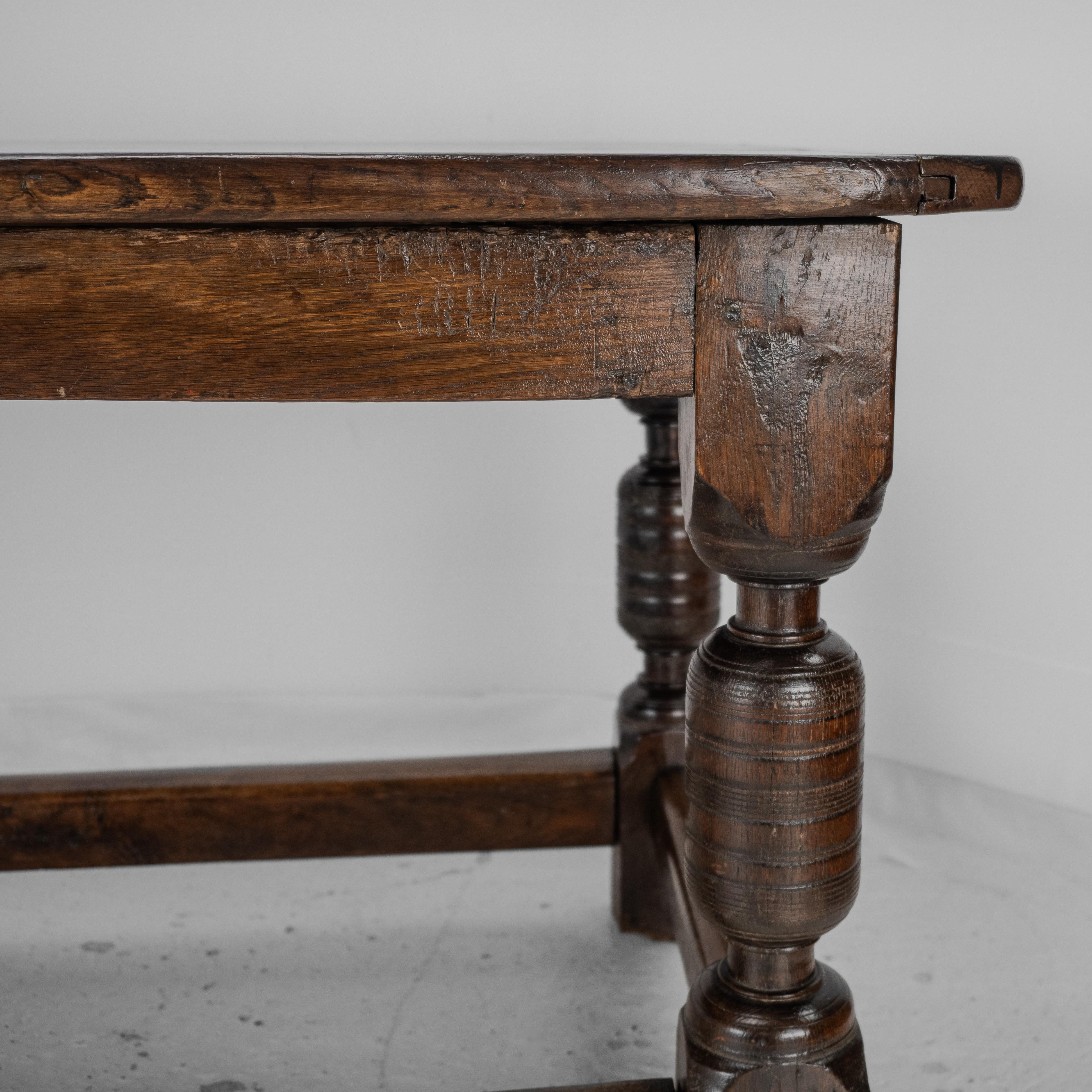 17th and 18th Century Oak Refectory Dining Table (Carolean, Jacobean, Georgian) in vendita 7