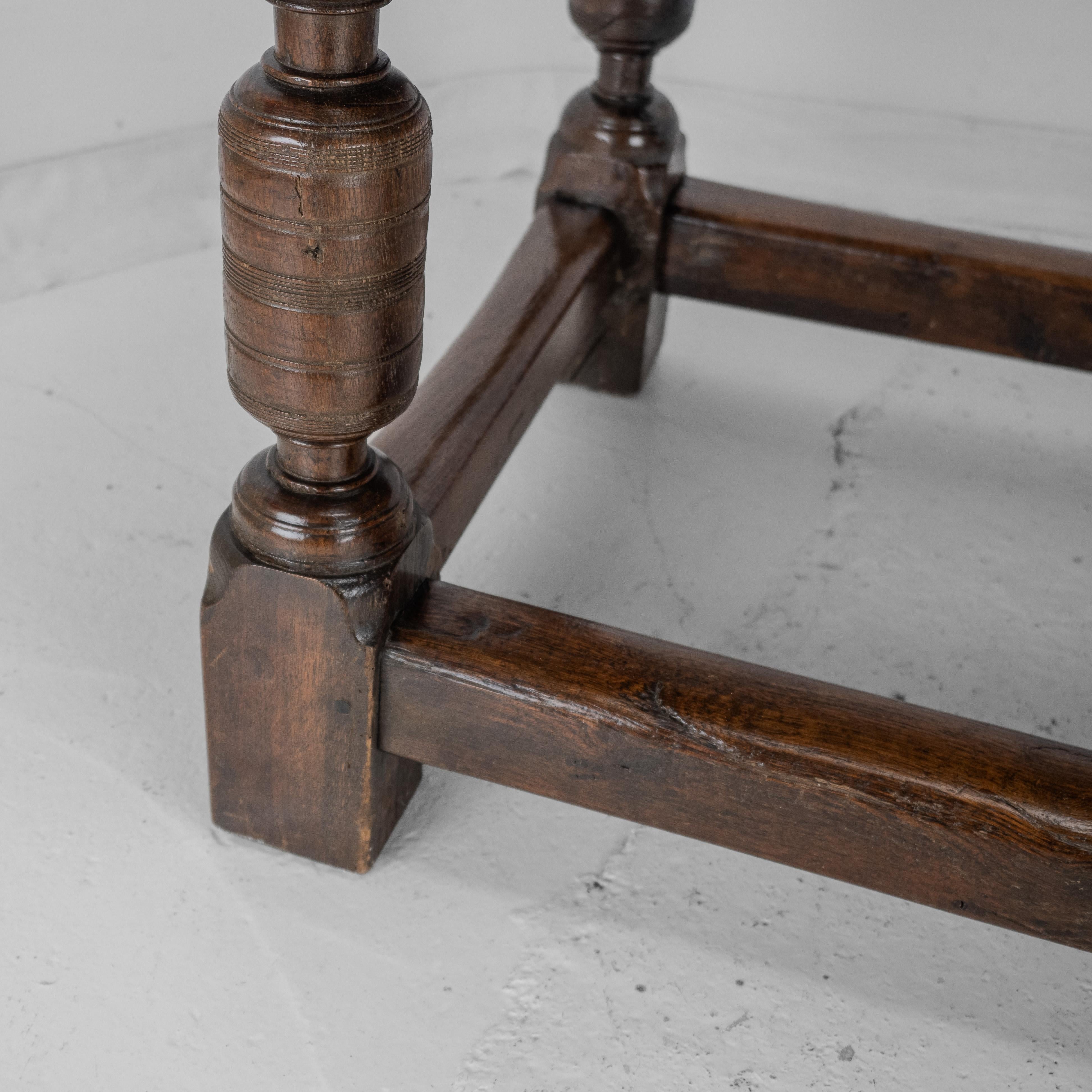 17th and 18th Century Oak Refectory Dining Table (Carolean, Jacobean, Georgian) in vendita 10