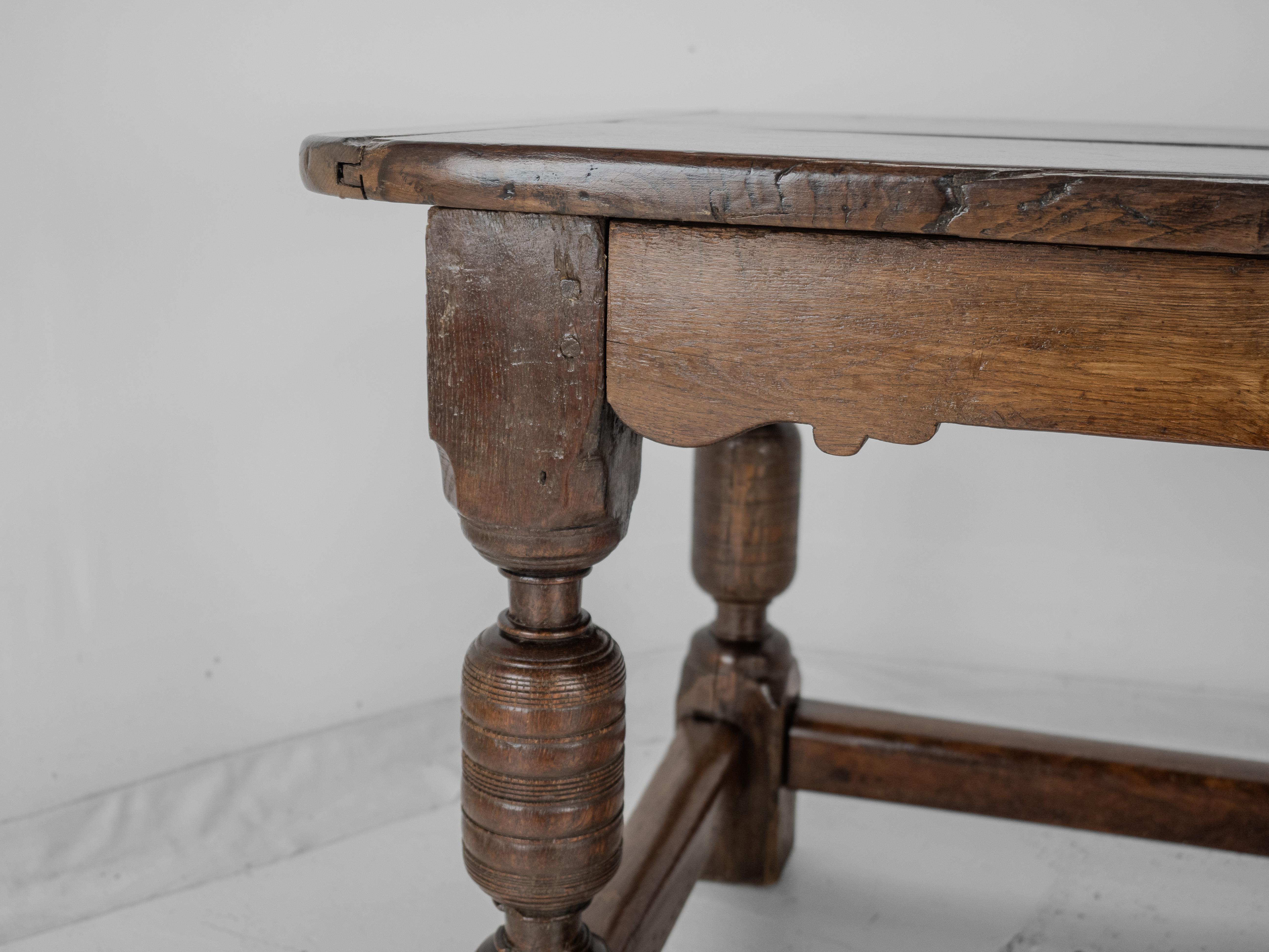 17th and 18th Century Oak Refectory Dining Table (Carolean, Jacobean, Georgian) in vendita 11