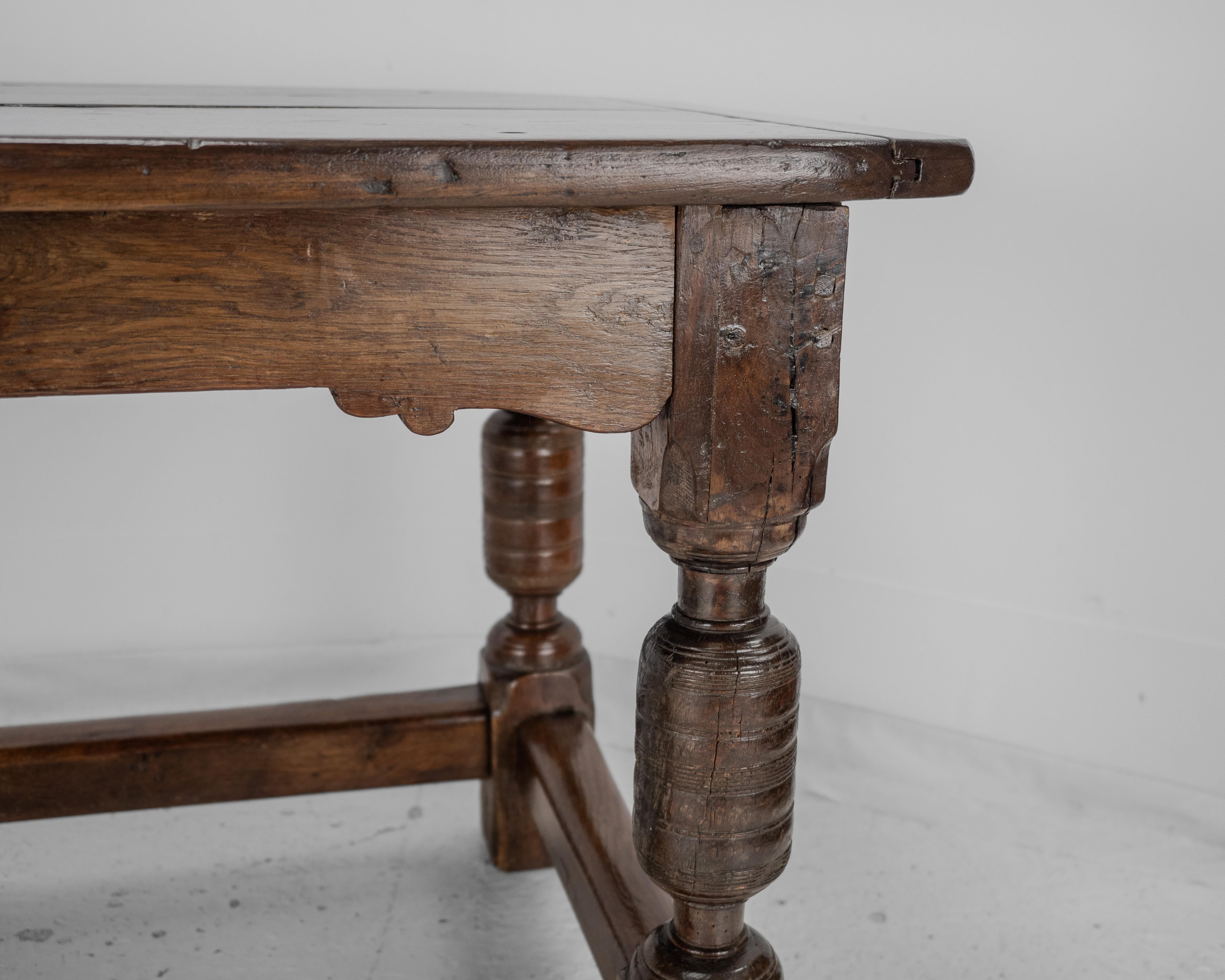 17th and 18th Century Oak Refectory Dining Table (Carolean, Jacobean, Georgian) in vendita 13