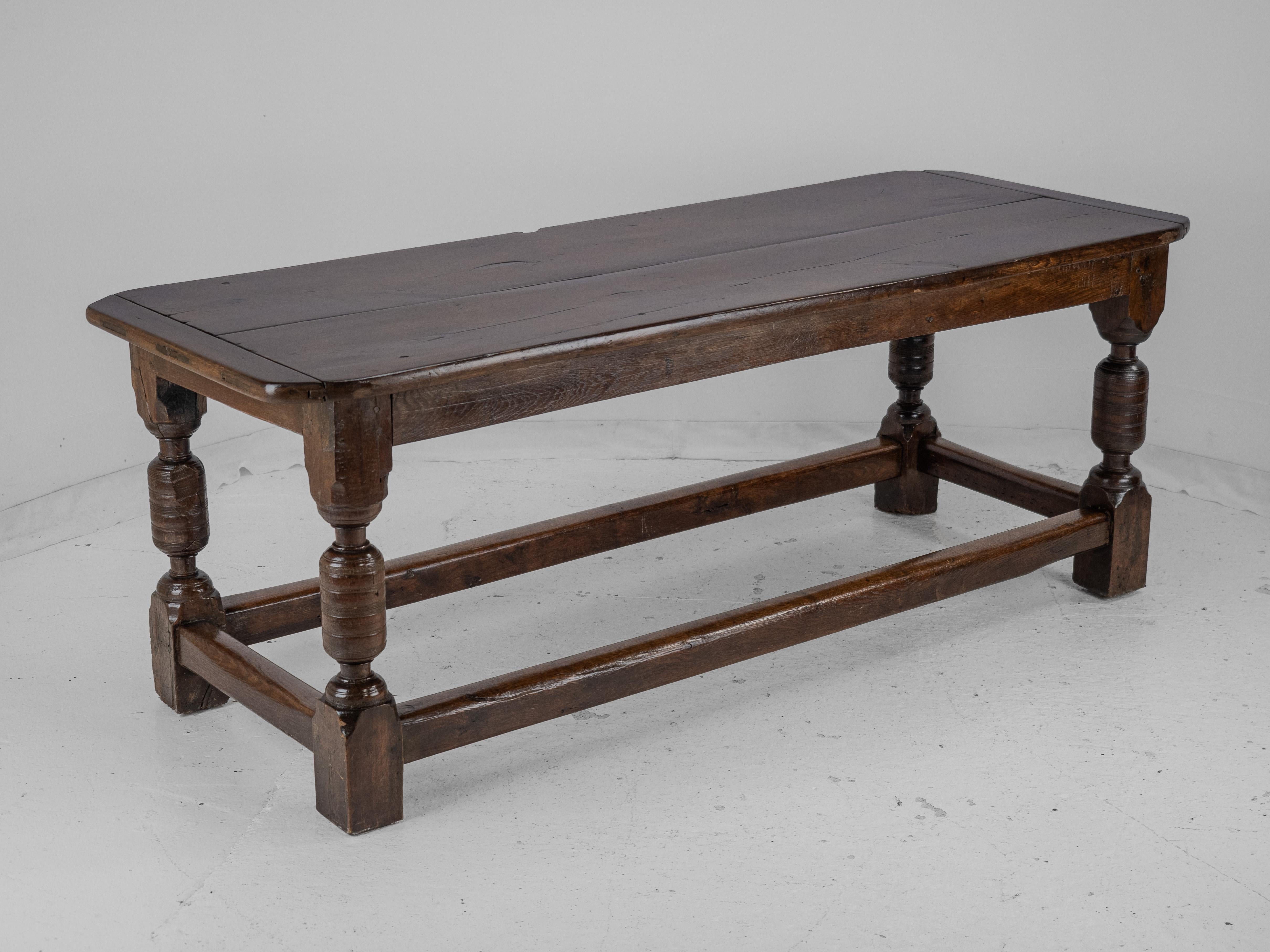 Inglese 17th and 18th Century Oak Refectory Dining Table (Carolean, Jacobean, Georgian) in vendita