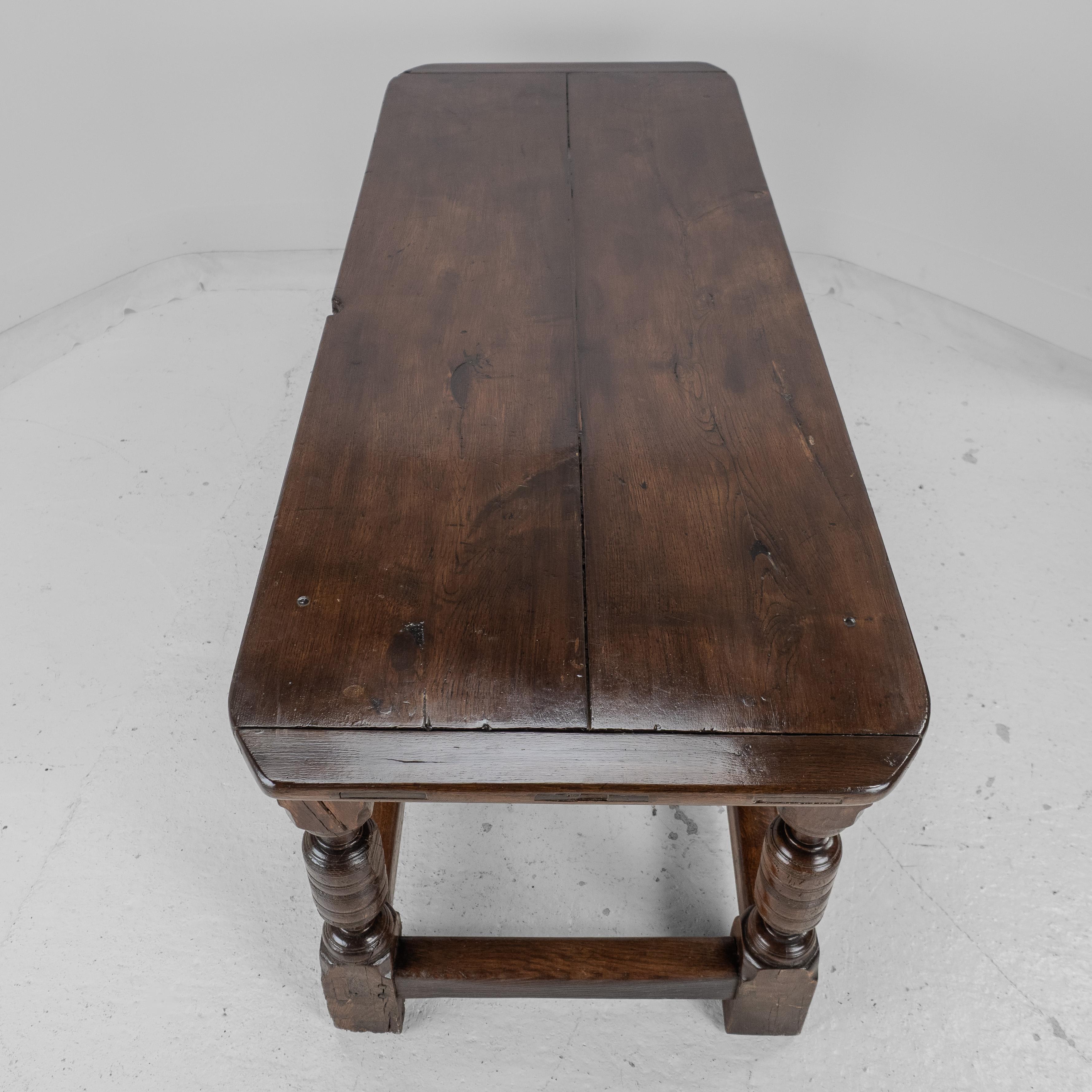 17th and 18th Century Oak Refectory Dining Table (Carolean, Jacobean, Georgian) in vendita 2