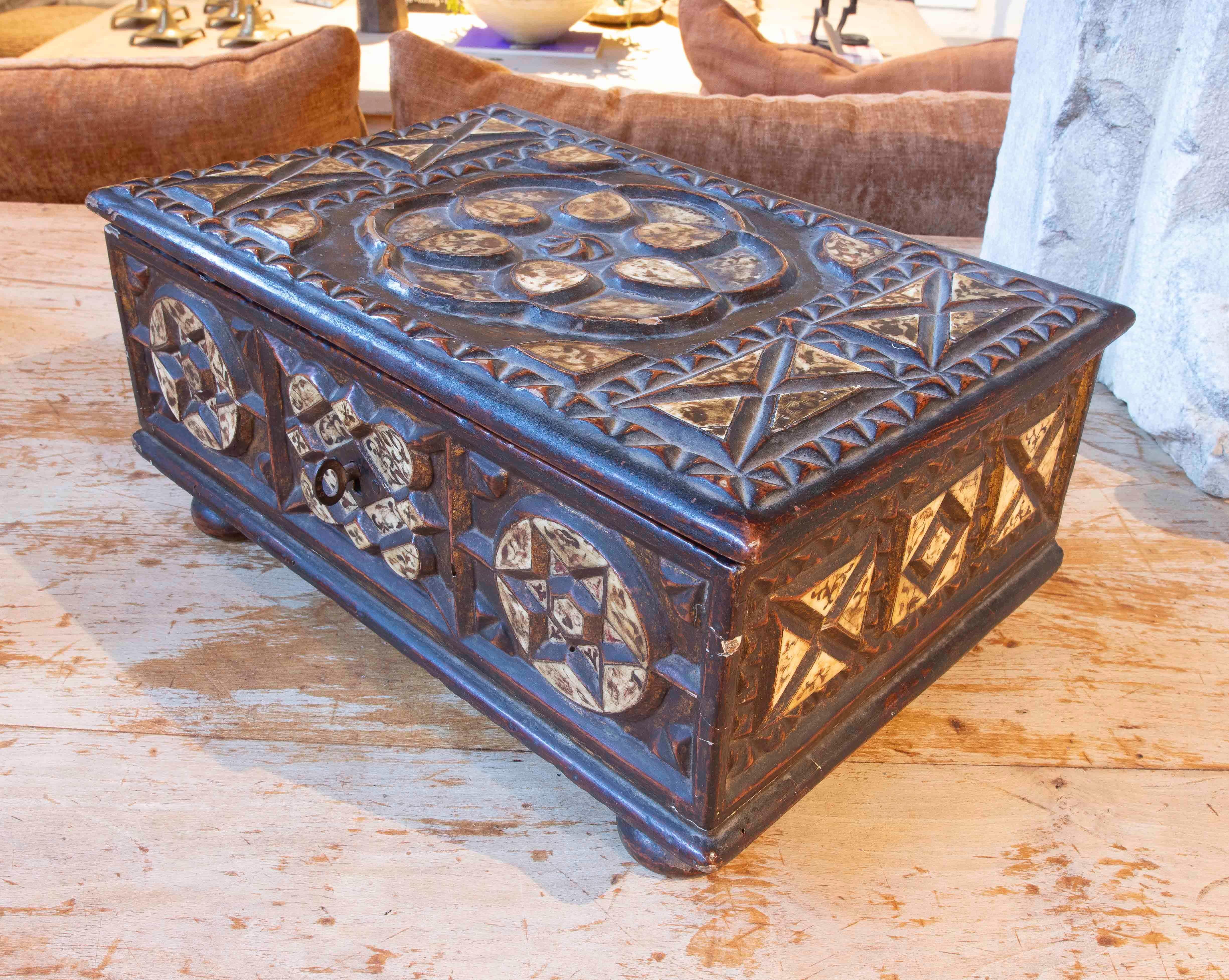 18th Century and Earlier 17th Antique Aragonese Carved Wooden Box with Geometric Inlays For Sale