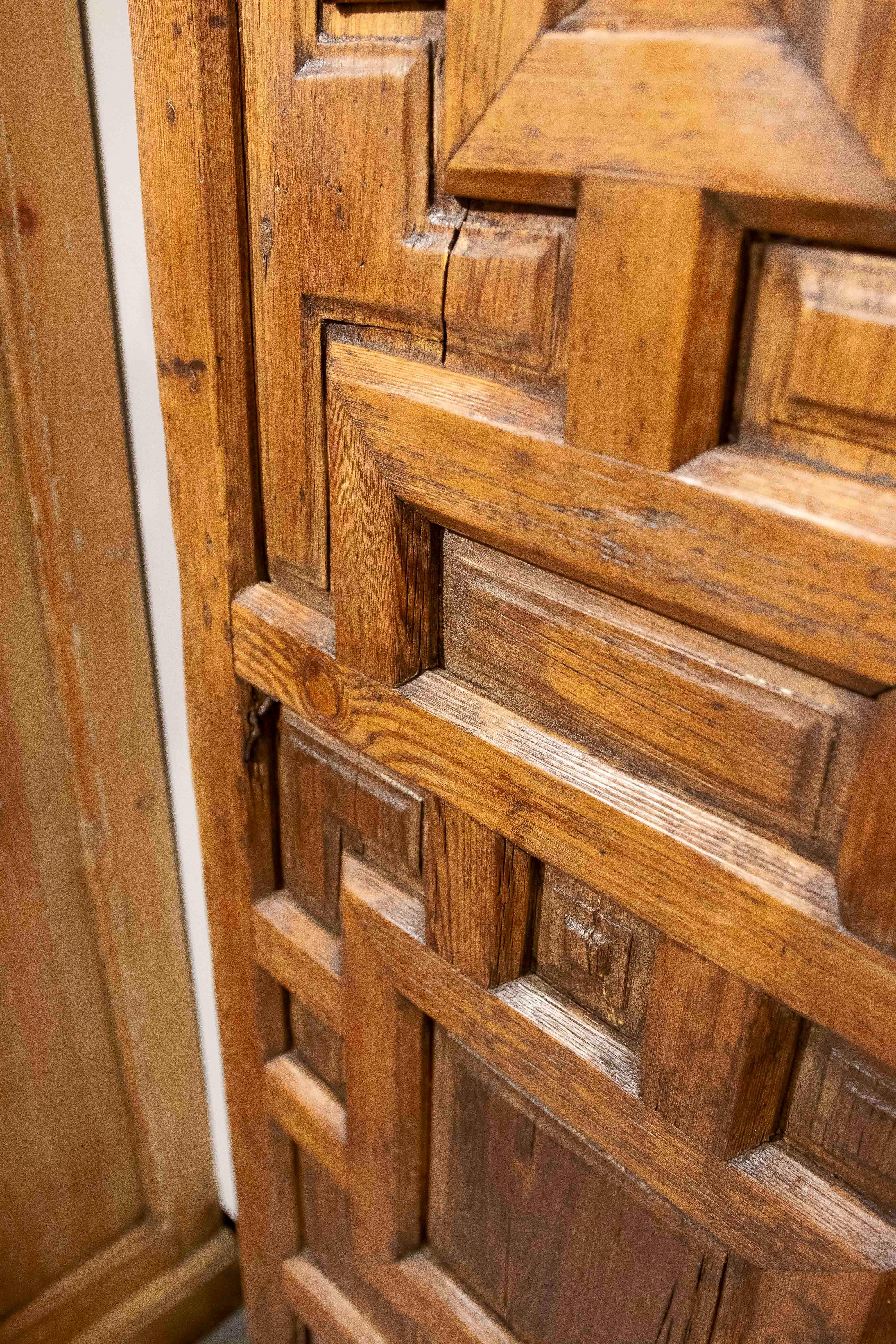 17th Antique Carved Wooden Door with Mudejar Geometric Design For Sale 7