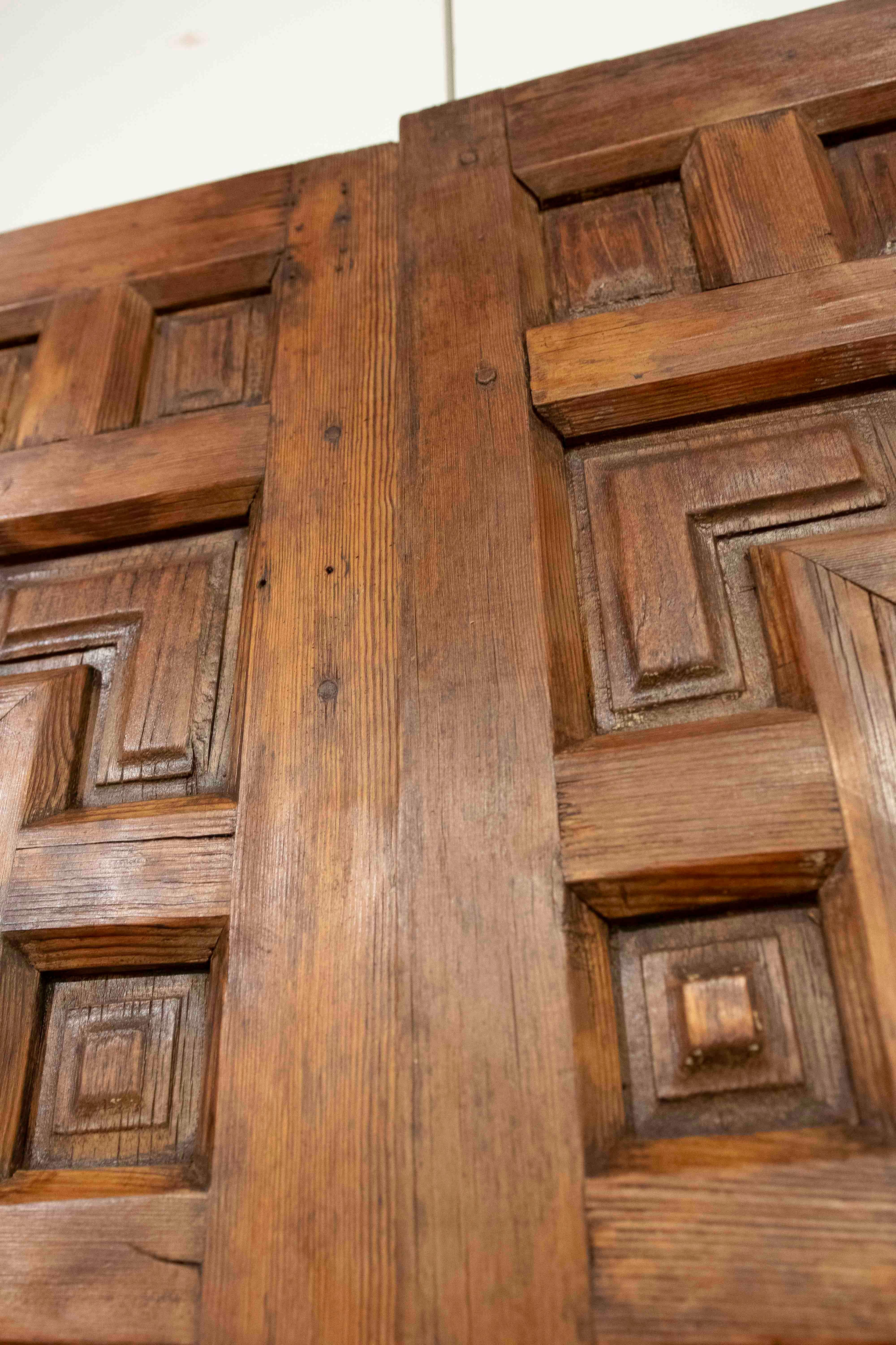 17th Antique Carved Wooden Door with Mudejar Geometric Design For Sale 8