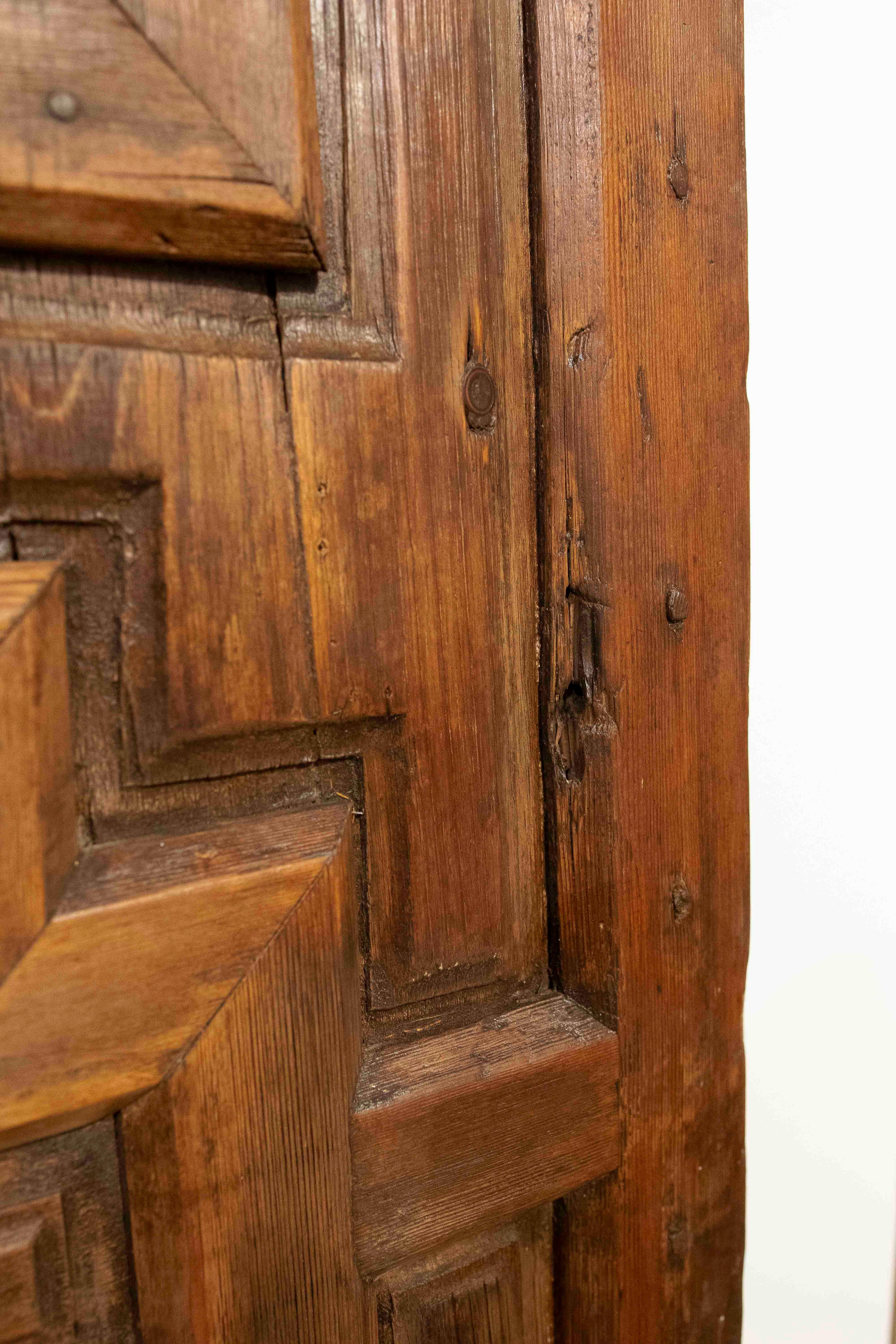 17th Antique Carved Wooden Door with Mudejar Geometric Design For Sale 10
