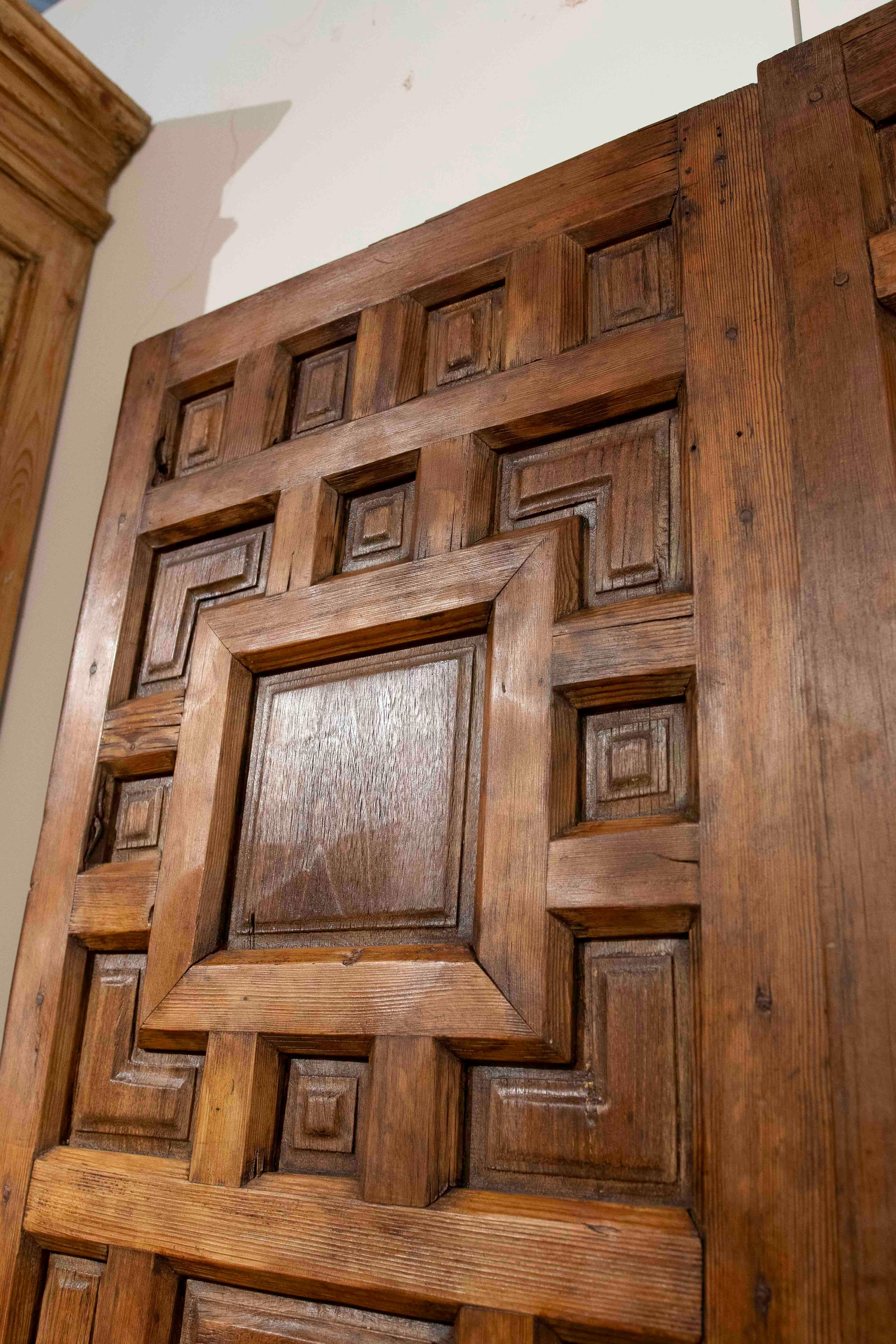 17th Antique Carved Wooden Door with Mudejar Geometric Design For Sale 2