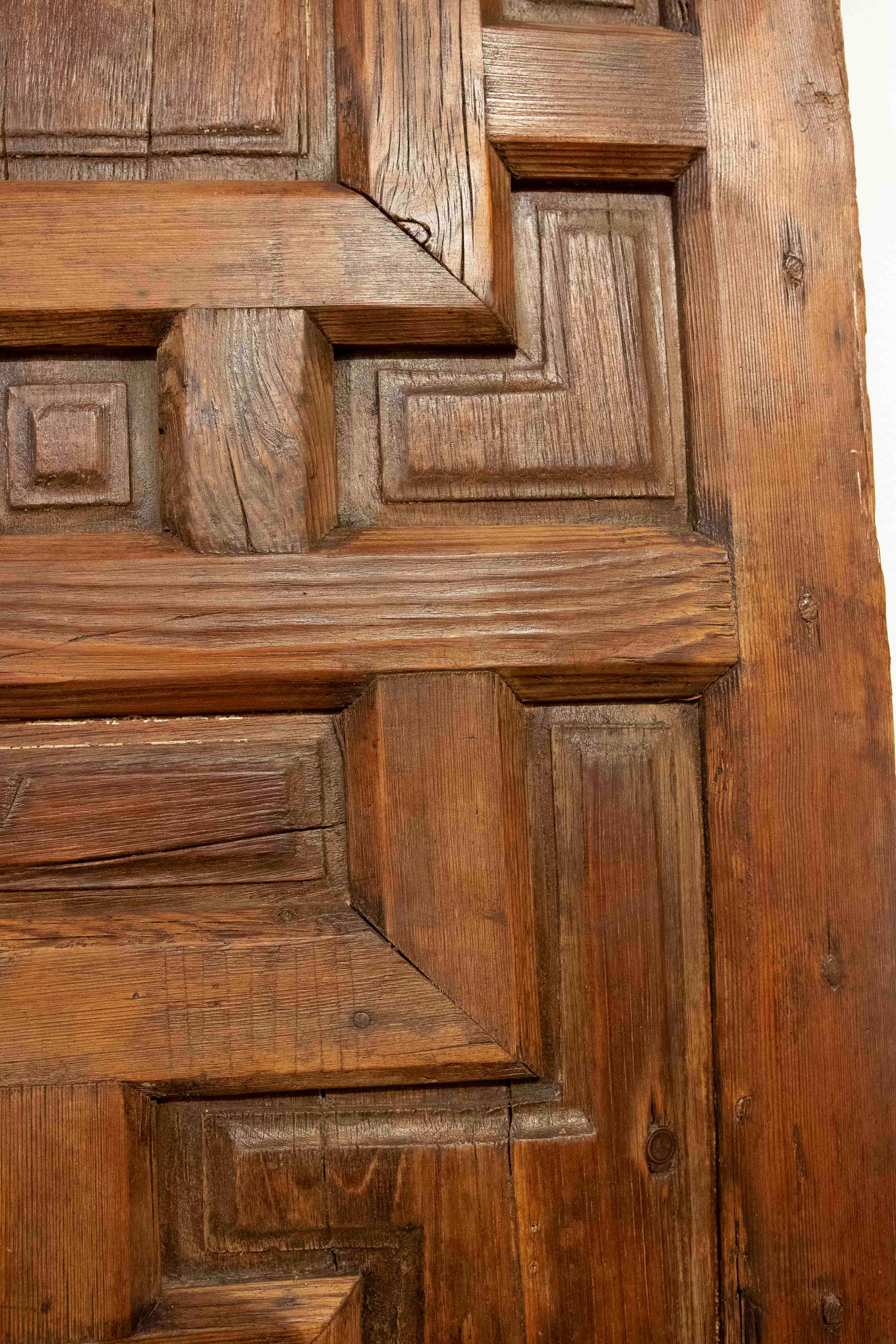 17th Antique Carved Wooden Door with Mudejar Geometric Design For Sale 3