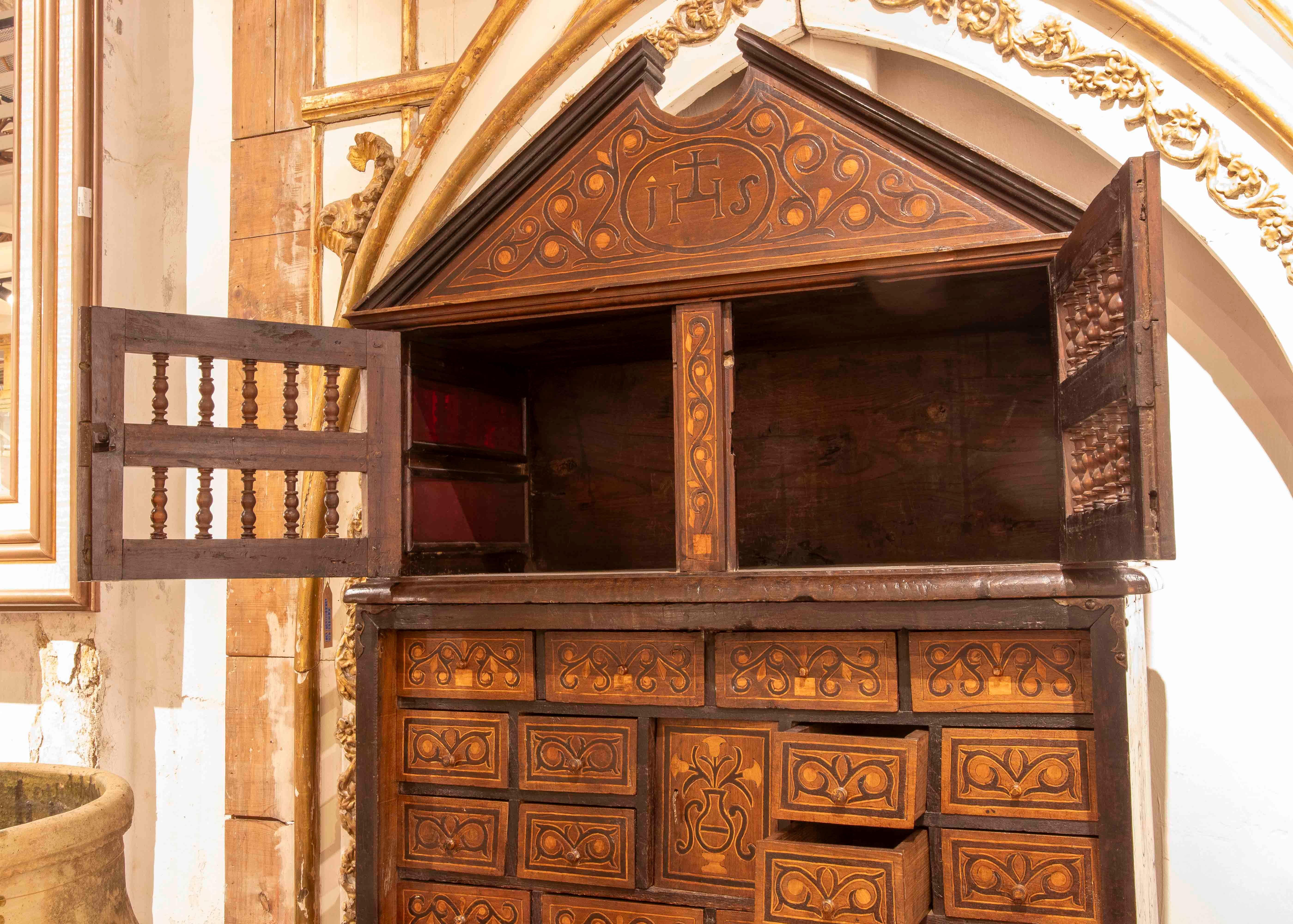 17th Asturian Chest of Drawers Carved in Wood with Antique Fittings and Doors For Sale 5