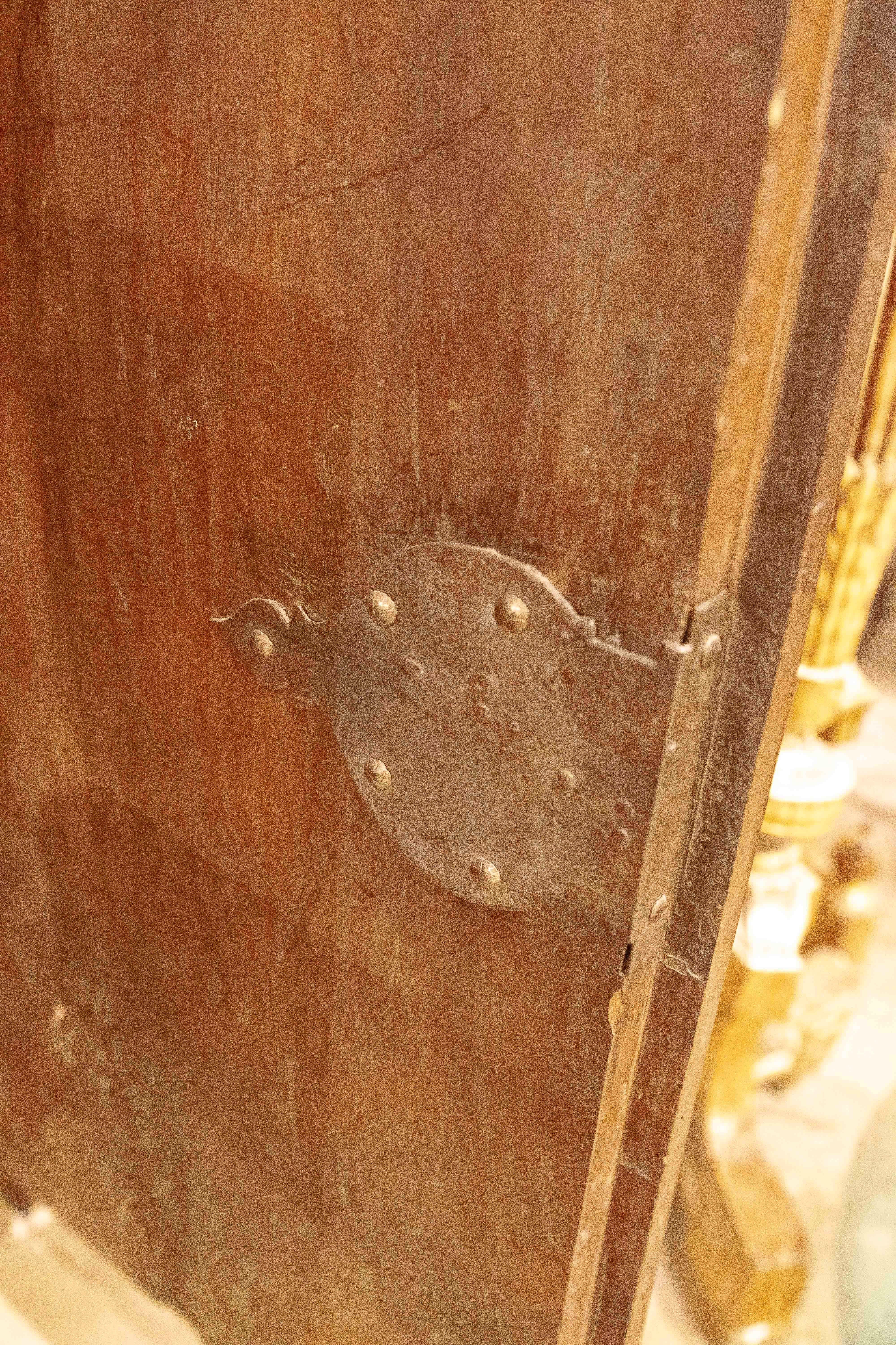 17th Asturian Chest of Drawers Carved in Wood with Antique Fittings and Doors For Sale 11