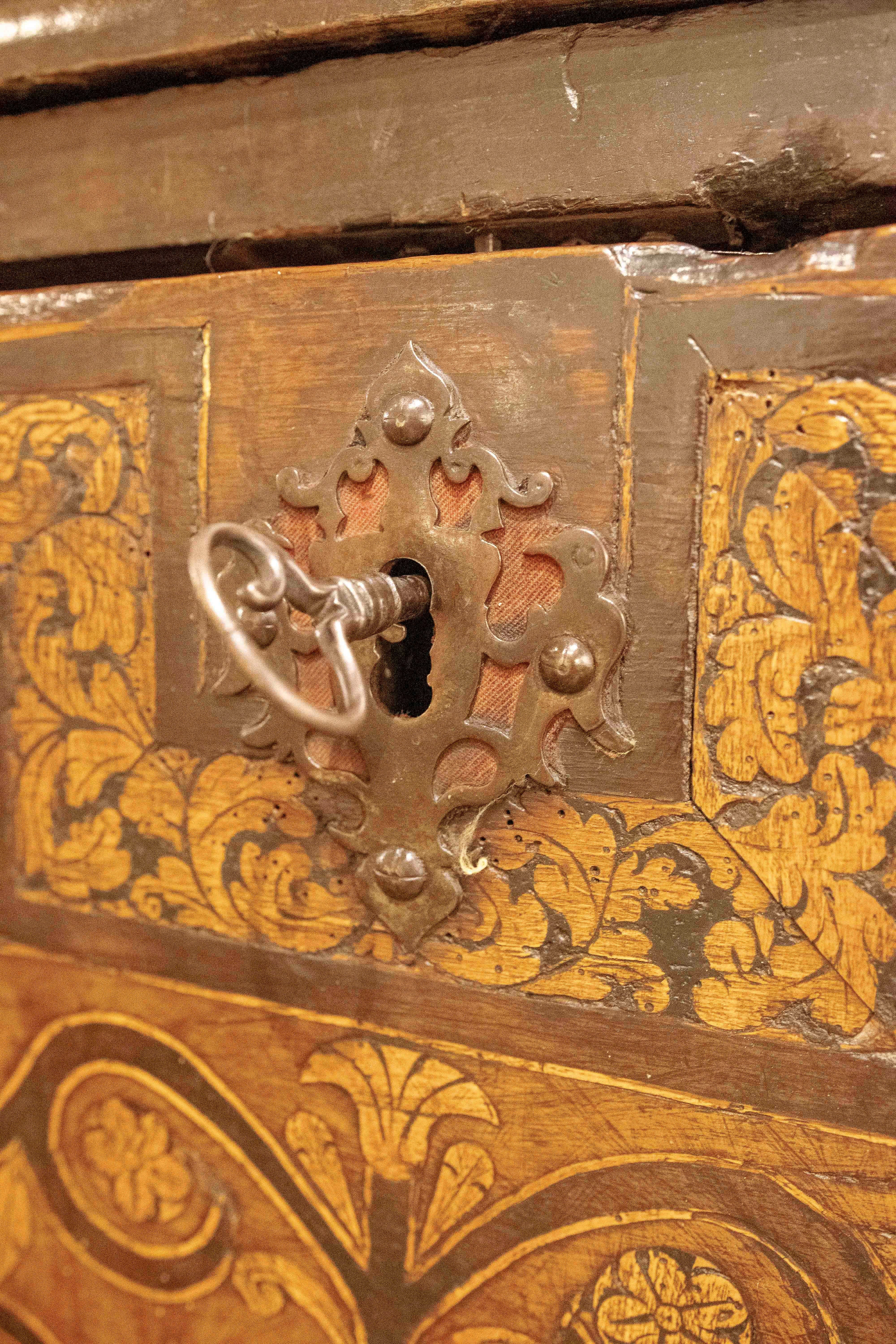 17th Asturian Chest of Drawers Carved in Wood with Antique Fittings and Doors For Sale 14