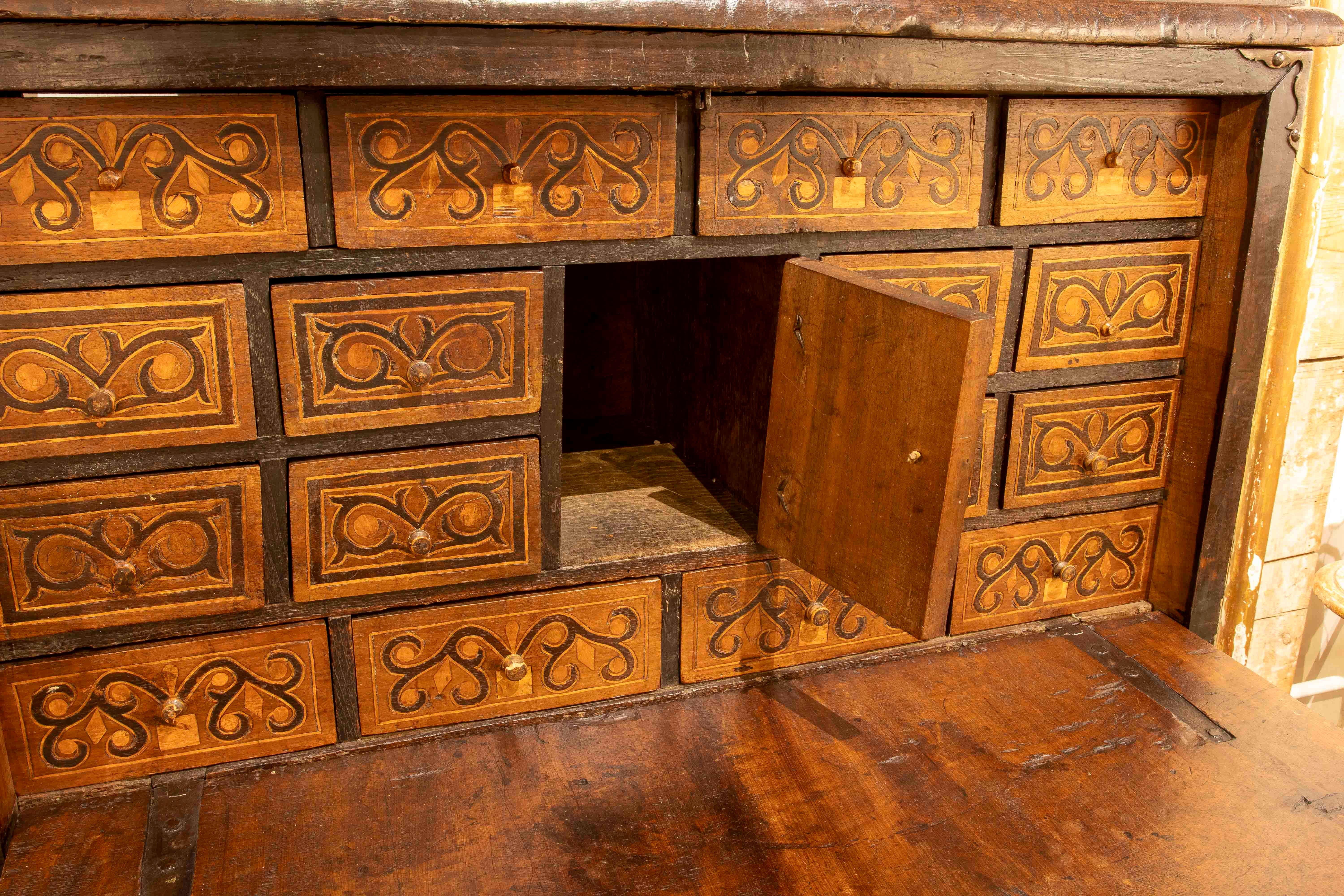 17th Asturian Chest of Drawers Carved in Wood with Antique Fittings and Doors For Sale 1