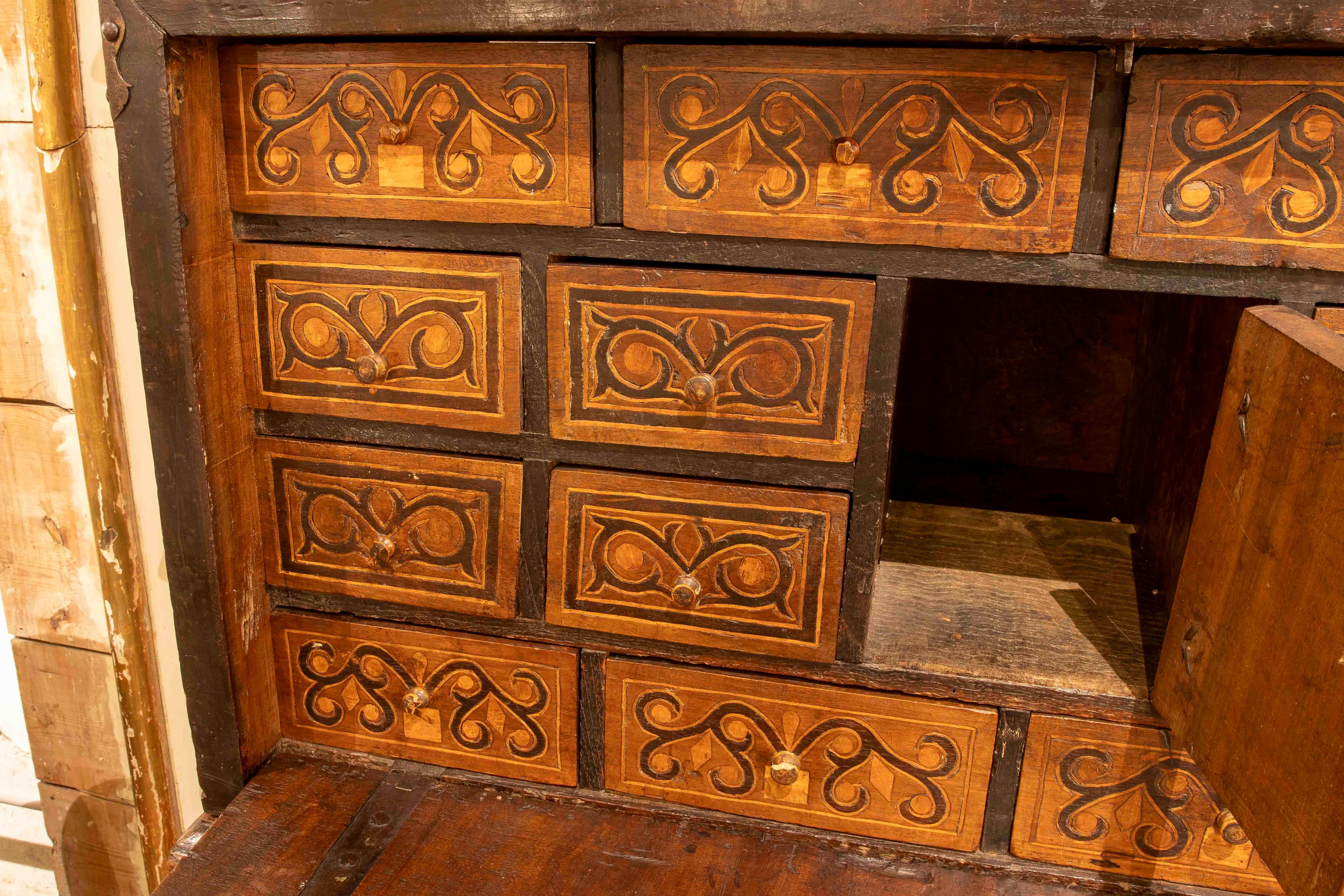 17th Asturian Chest of Drawers Carved in Wood with Antique Fittings and Doors For Sale 2