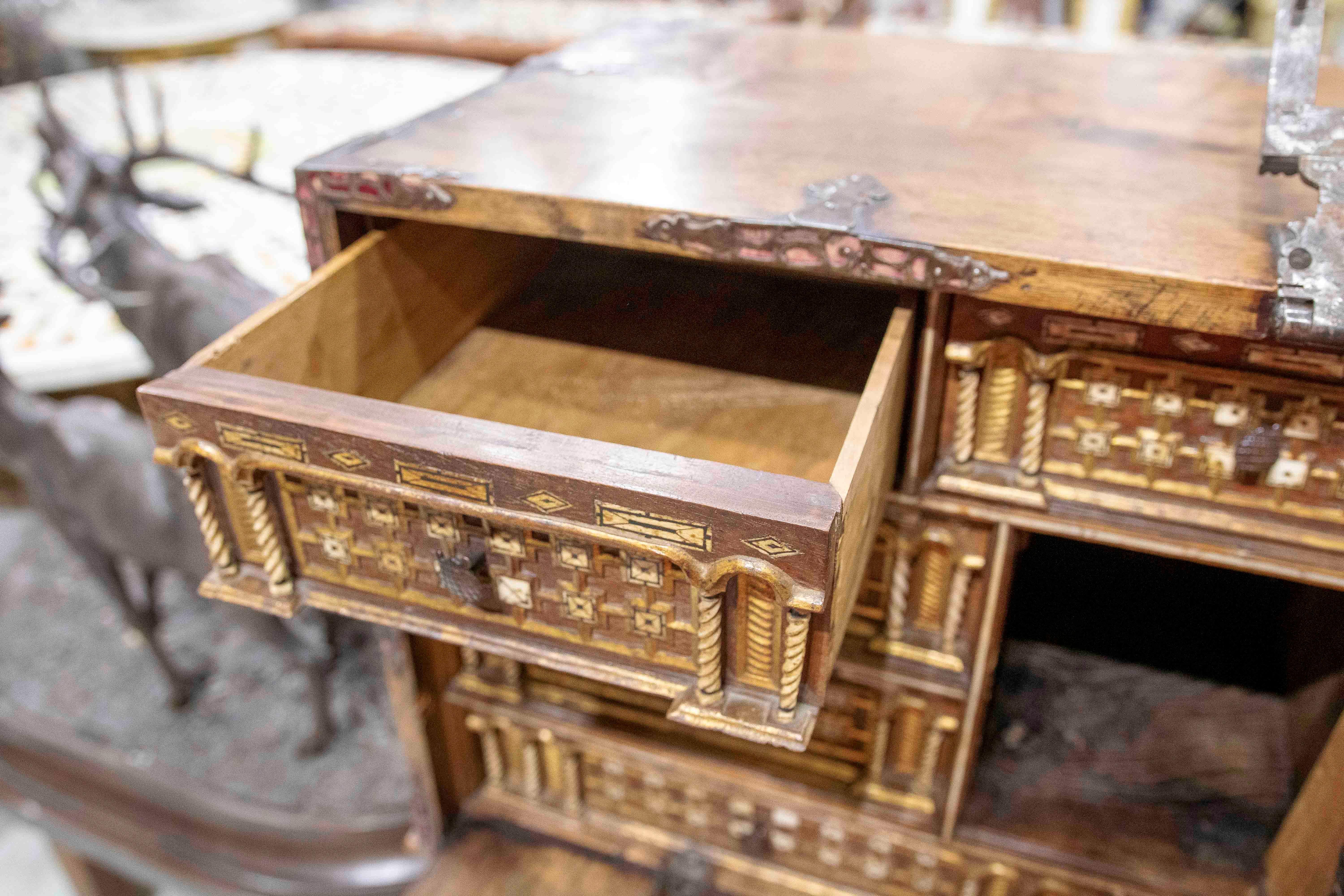 Bargas Bargueño del XVII con Taquilla de Madera Policromada en venta 5