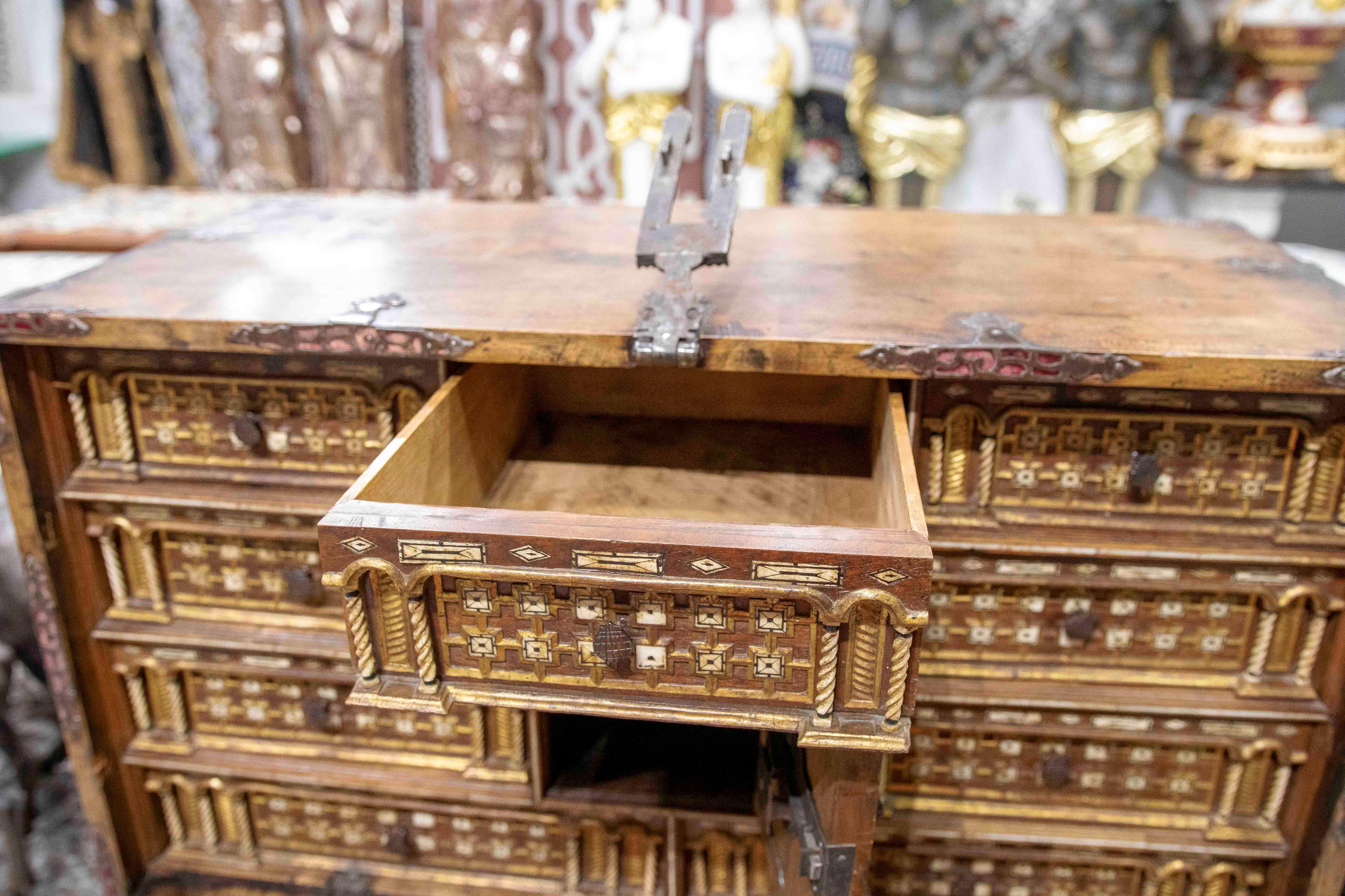 Bargas Bargueño del XVII con Taquilla de Madera Policromada en venta 7