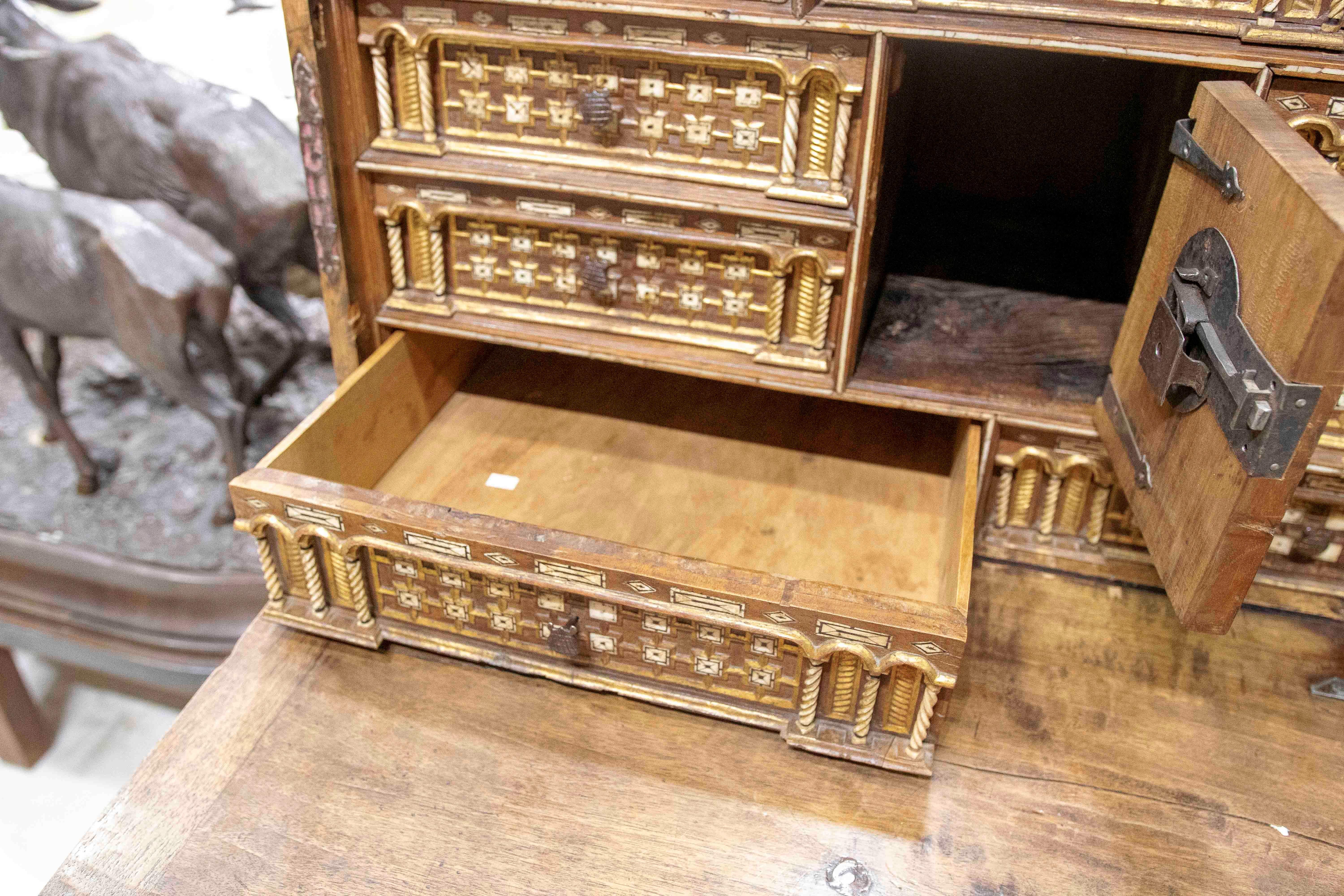 Bargas Bargueño del XVII con Taquilla de Madera Policromada en venta 8