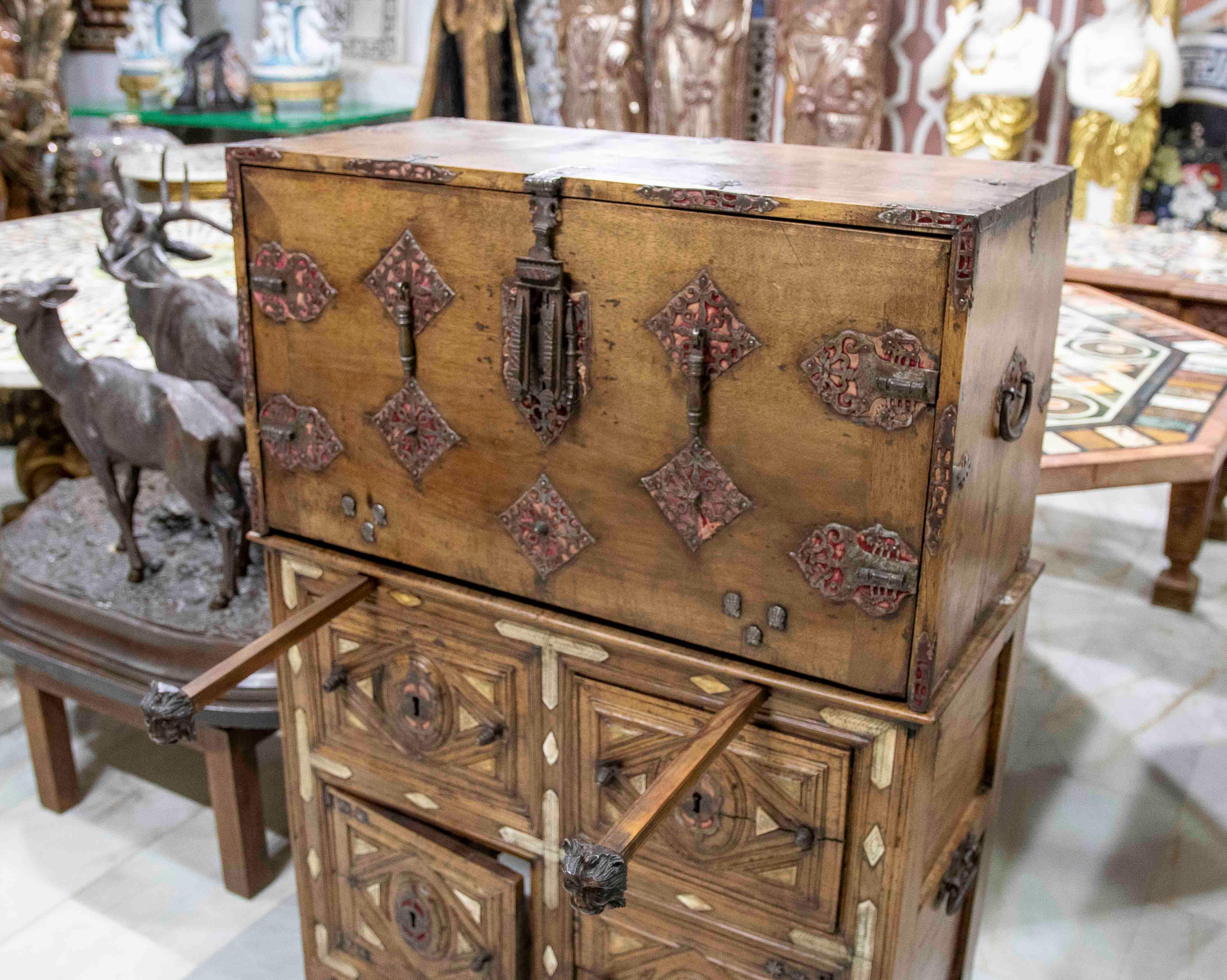 Bargas Bargueño del XVII con Taquilla de Madera Policromada en venta 9