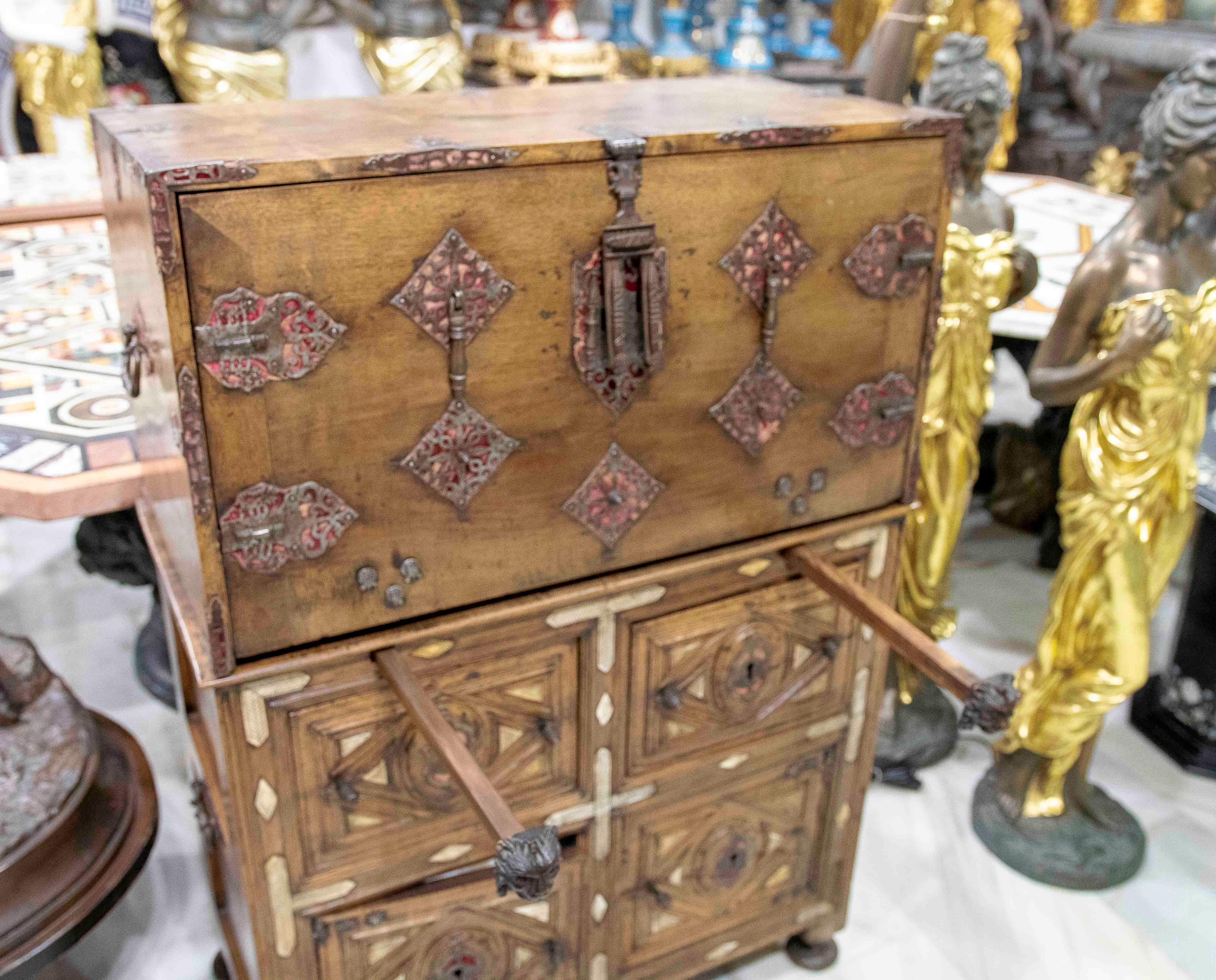 Bargas Bargueño del XVII con Taquilla de Madera Policromada en venta 10