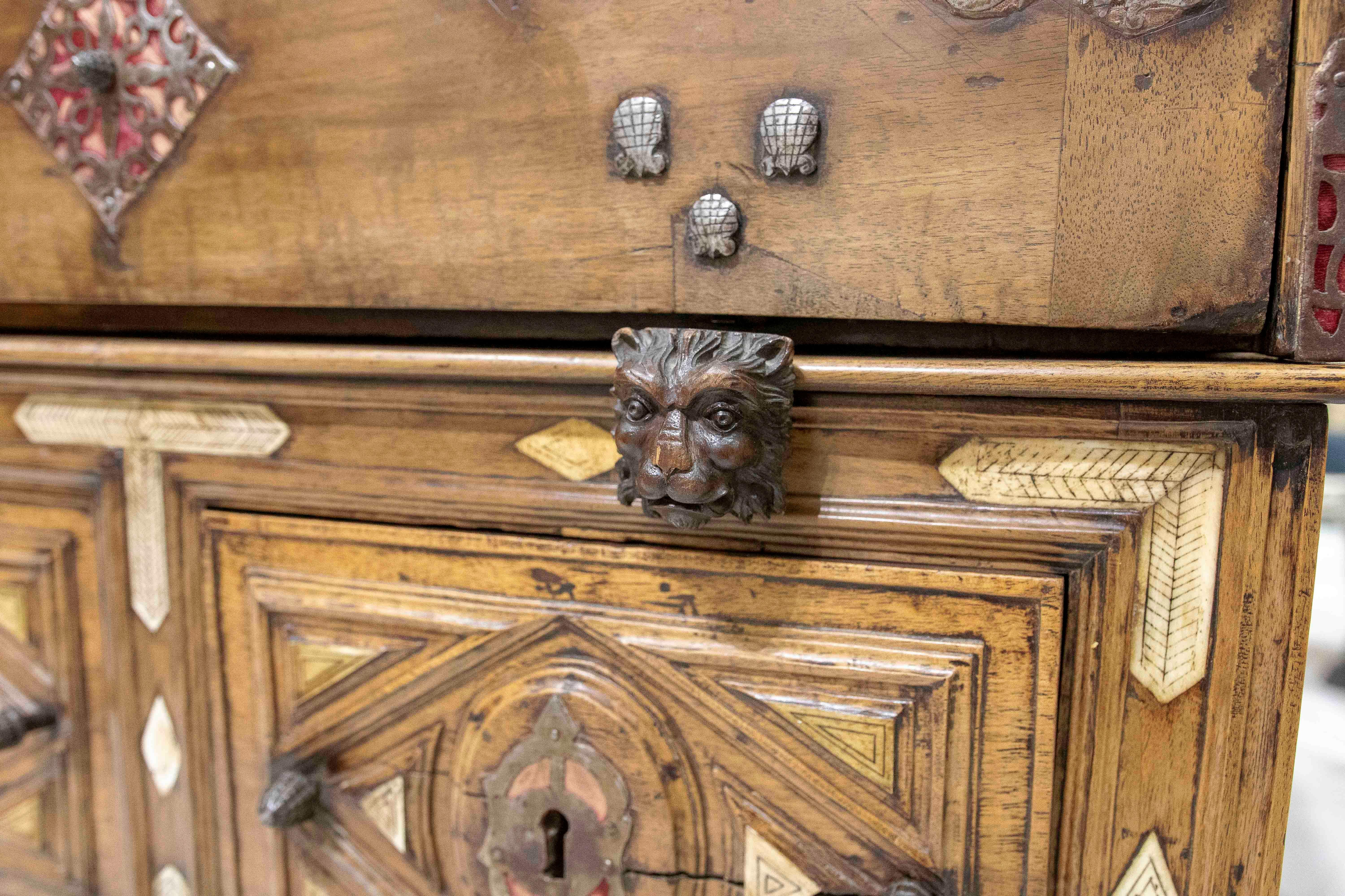Bargas Bargueño del XVII con Taquilla de Madera Policromada en venta 12