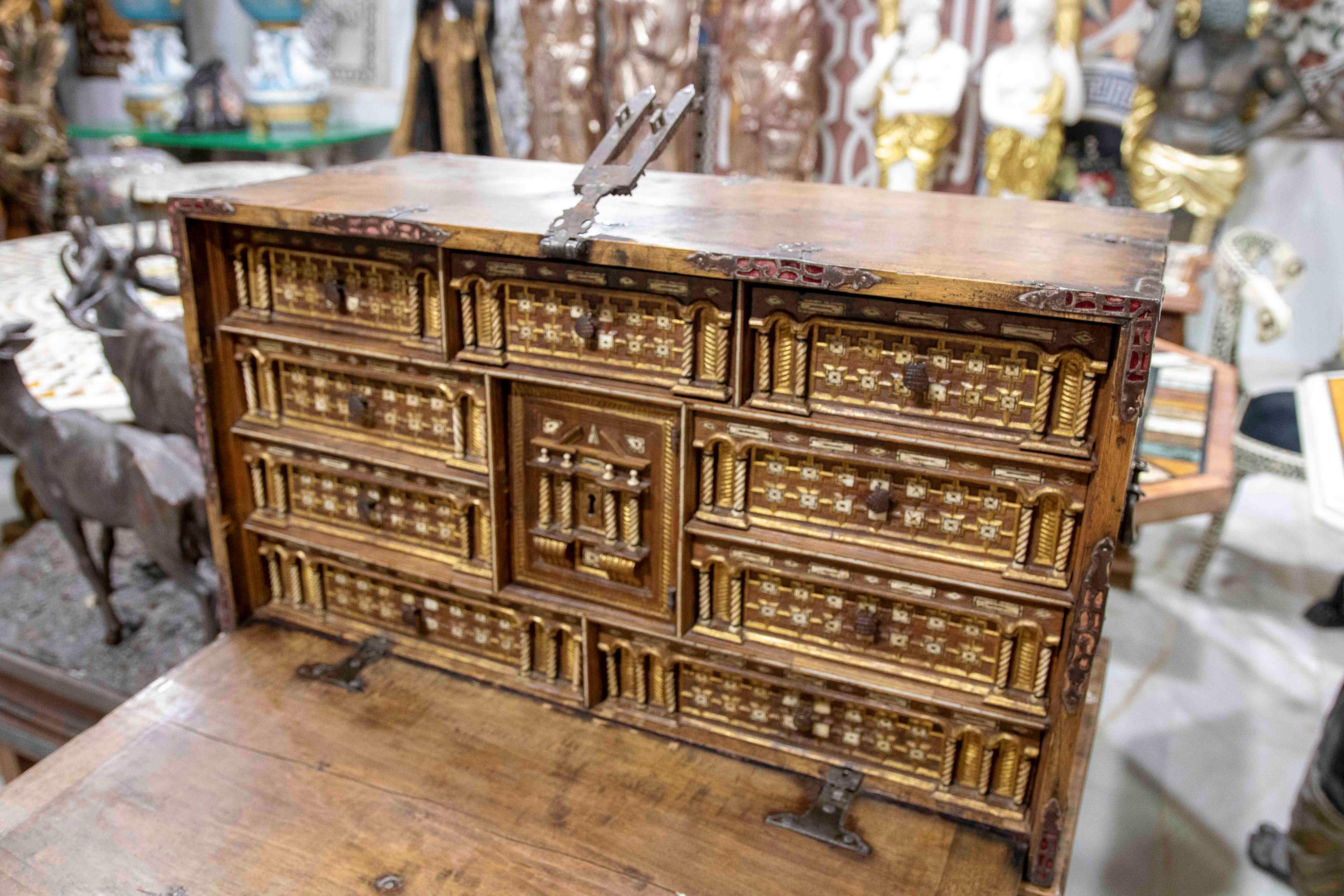 Bargas Bargueño del XVII con Taquilla de Madera Policromada en venta 2