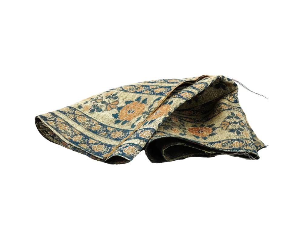 17Th C Antique Persian Safavid Hand Woven Textile In Good Condition For Sale In New York, NY