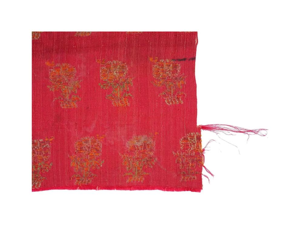 XVIIIe siècle et antérieur A.I.C. Antique Persian Safavid Hand Woven Textile en vente