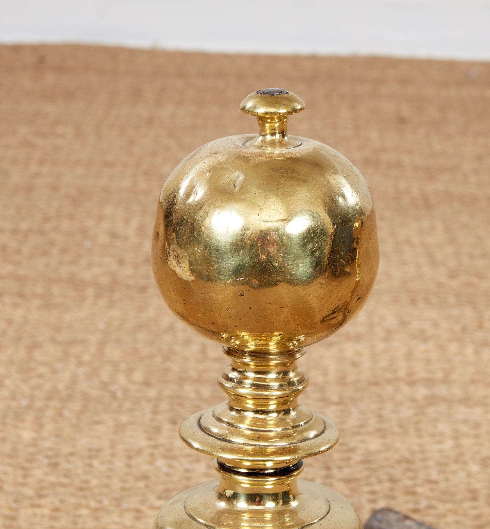 17th c. Brass Ball Top Andirons Bon état - En vente à Greenwich, CT