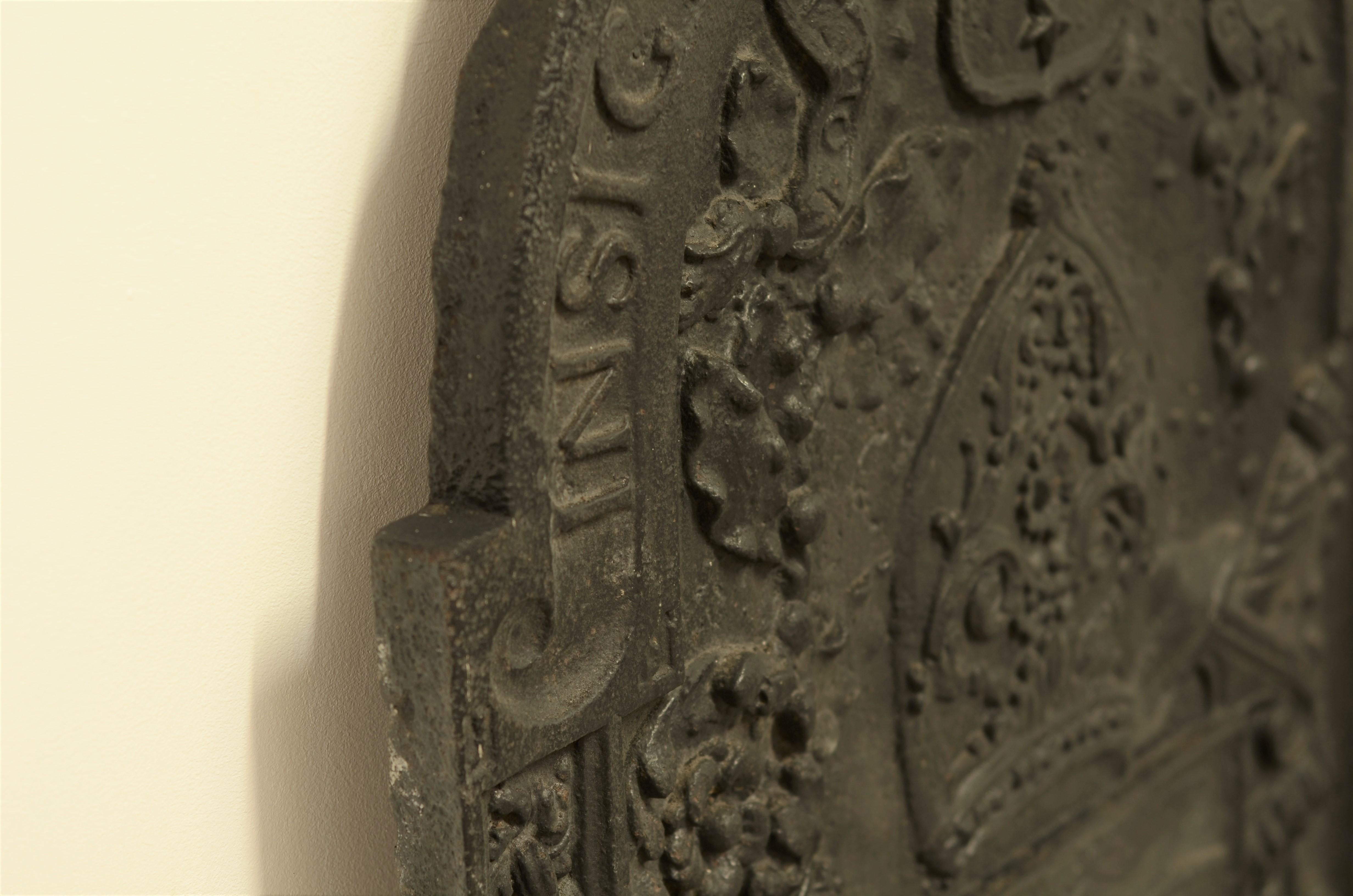 Gusseisen-Kaminschirm / Rückwand aus dem 17. Jahrhundert im Angebot 1