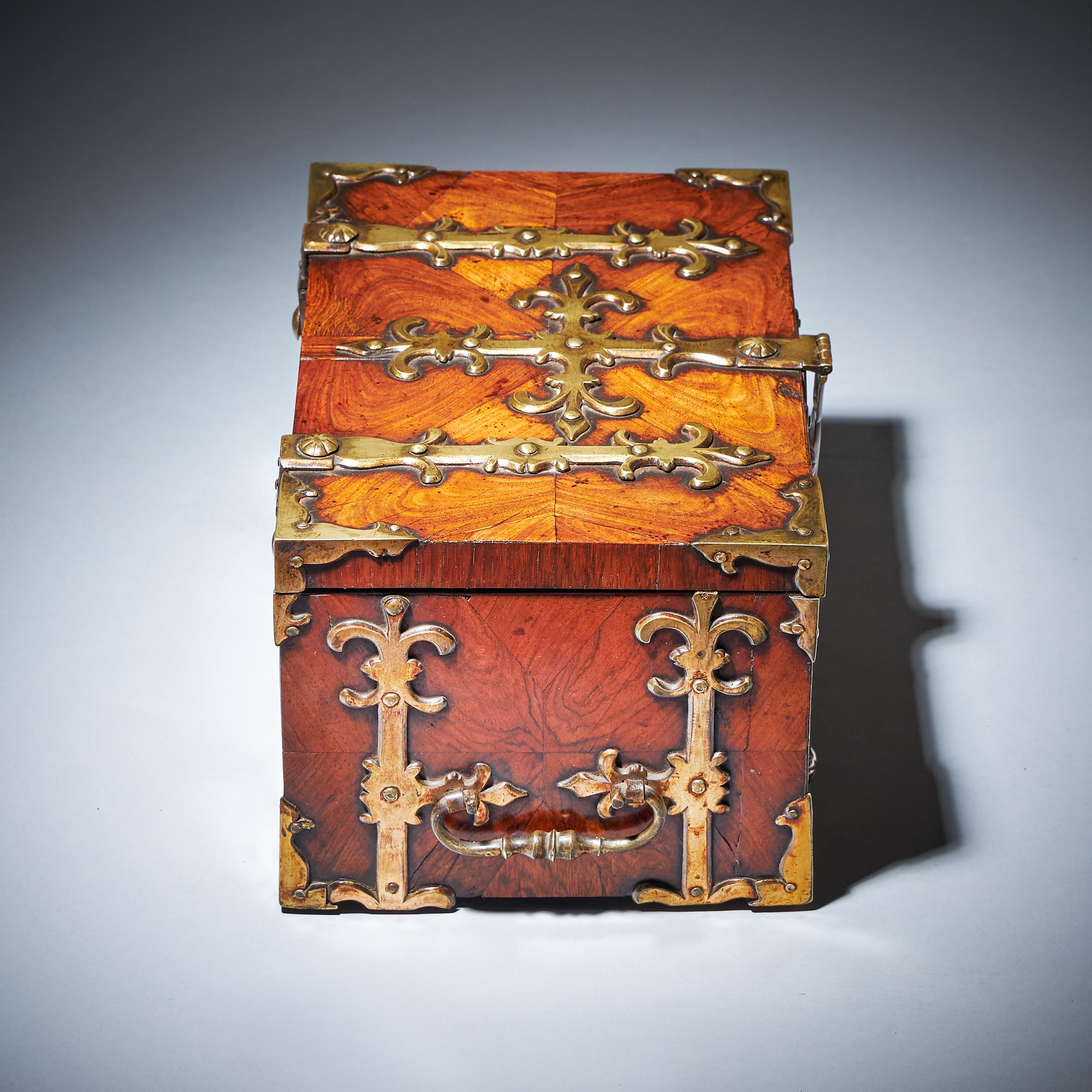 17th C. Diminutive William and Mary Kingwood Strongbox or Coffre Fort, C. 1690 In Good Condition For Sale In Oxfordshire, United Kingdom