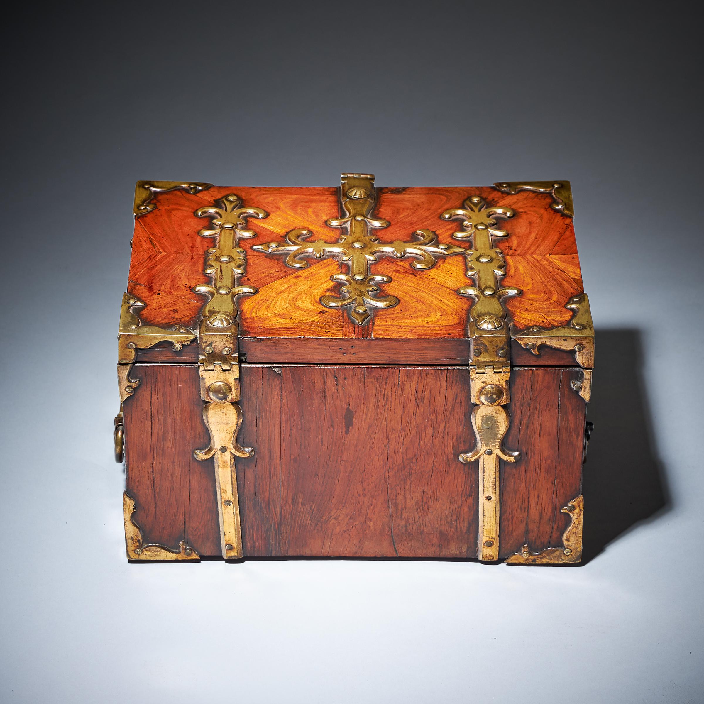 17th C. Diminutive William and Mary Kingwood Strongbox or Coffre Fort, C. 1690 For Sale 3