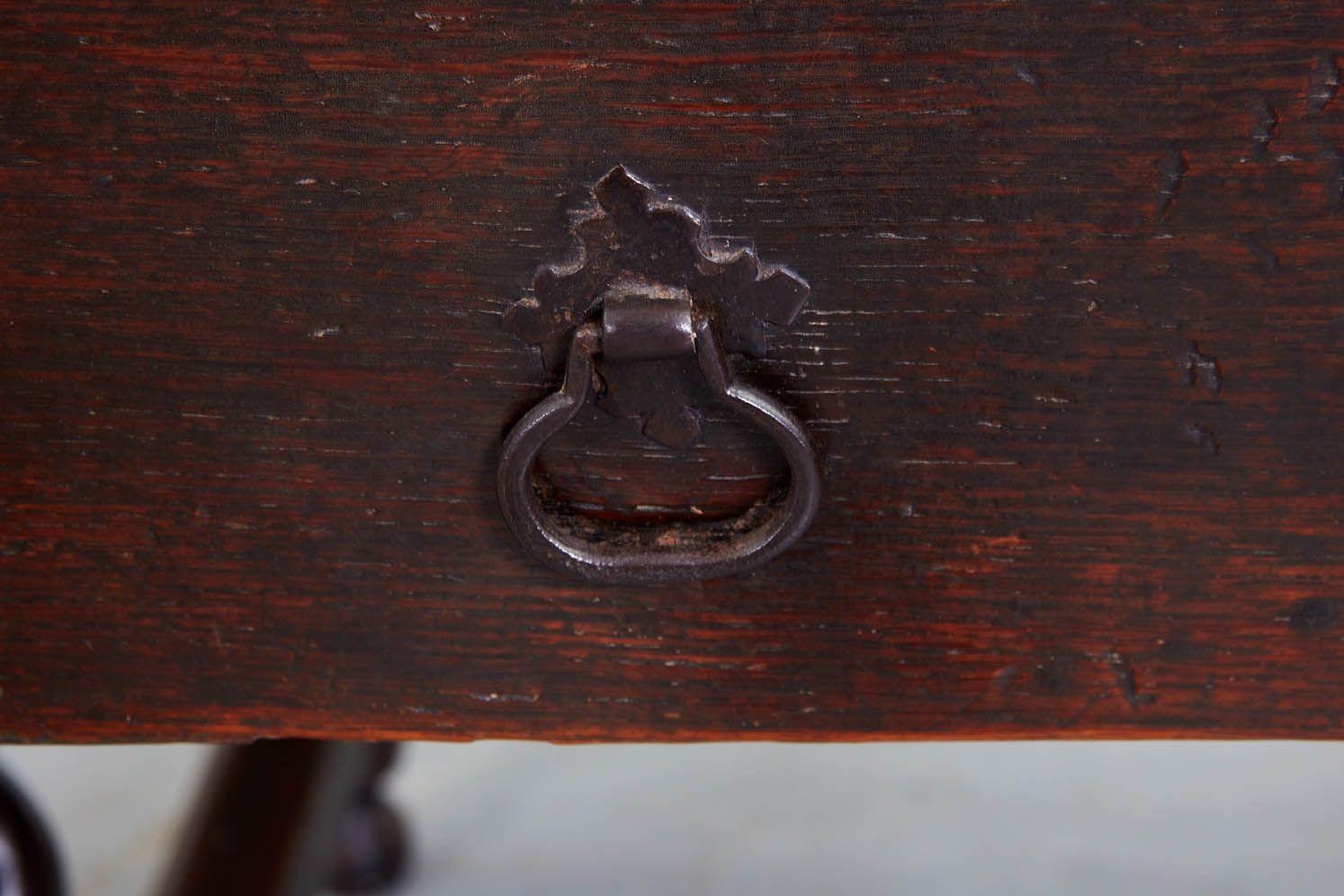 17. Jahrhundert. Englischer Korkenzieher-Bein-Tisch im Angebot 8