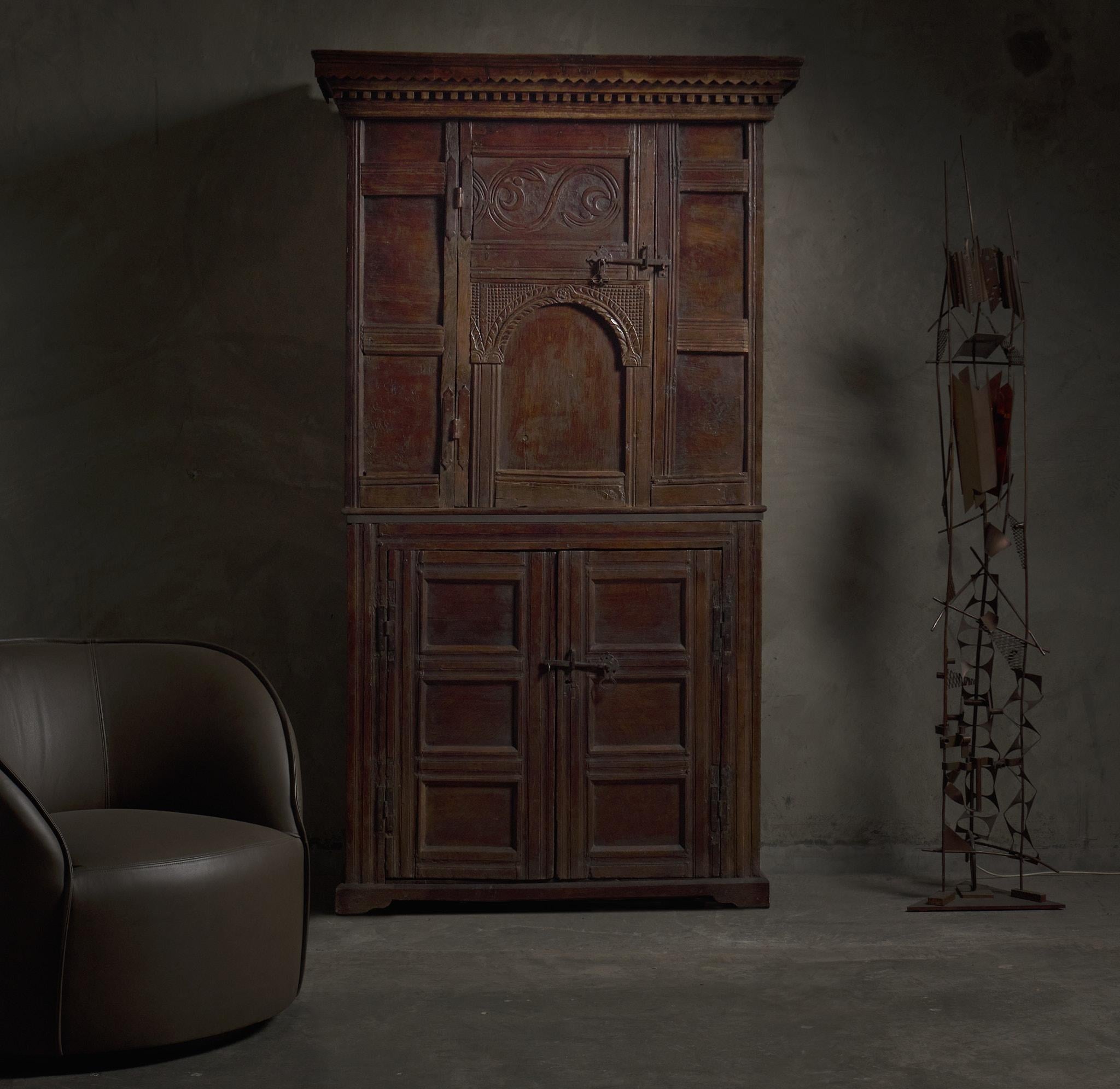 17Th C English Oak Cabinet For Sale 4