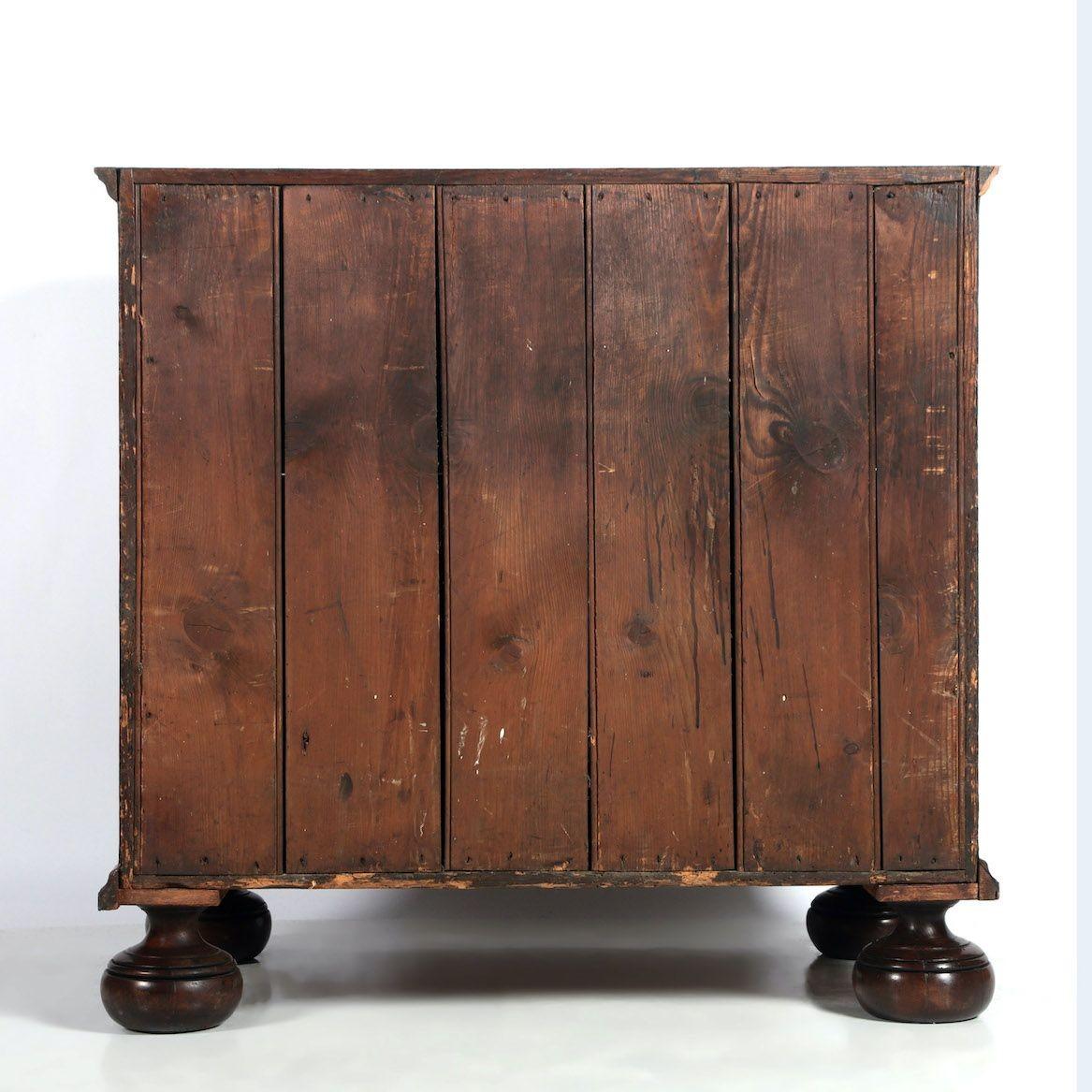 17th c. English William & Mary Walnut and Ebony Seaweed Marquetry Commode For Sale 12