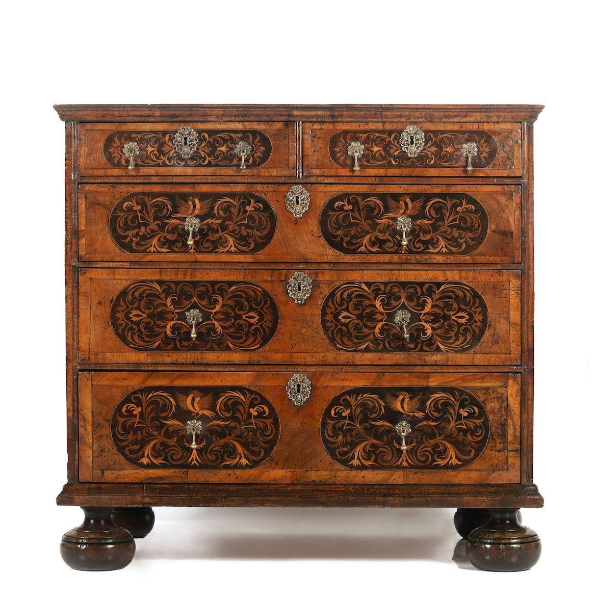 A fine English walnut and ebony seaweed marquetry chest of drawers from the William & Mary period, circa 1690. Ogee molded top with a central banded oval inlaid with exquisite hand-cut marquetry of birds, flowers, and foliated scrolls that resemble