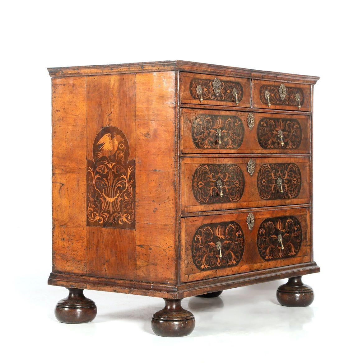 17th c. English William & Mary Walnut and Ebony Seaweed Marquetry Commode In Excellent Condition For Sale In Wichita, KS
