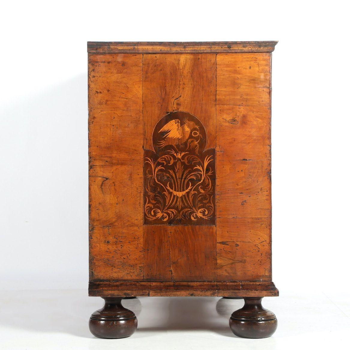 17th c. English William & Mary Walnut and Ebony Seaweed Marquetry Commode For Sale 1
