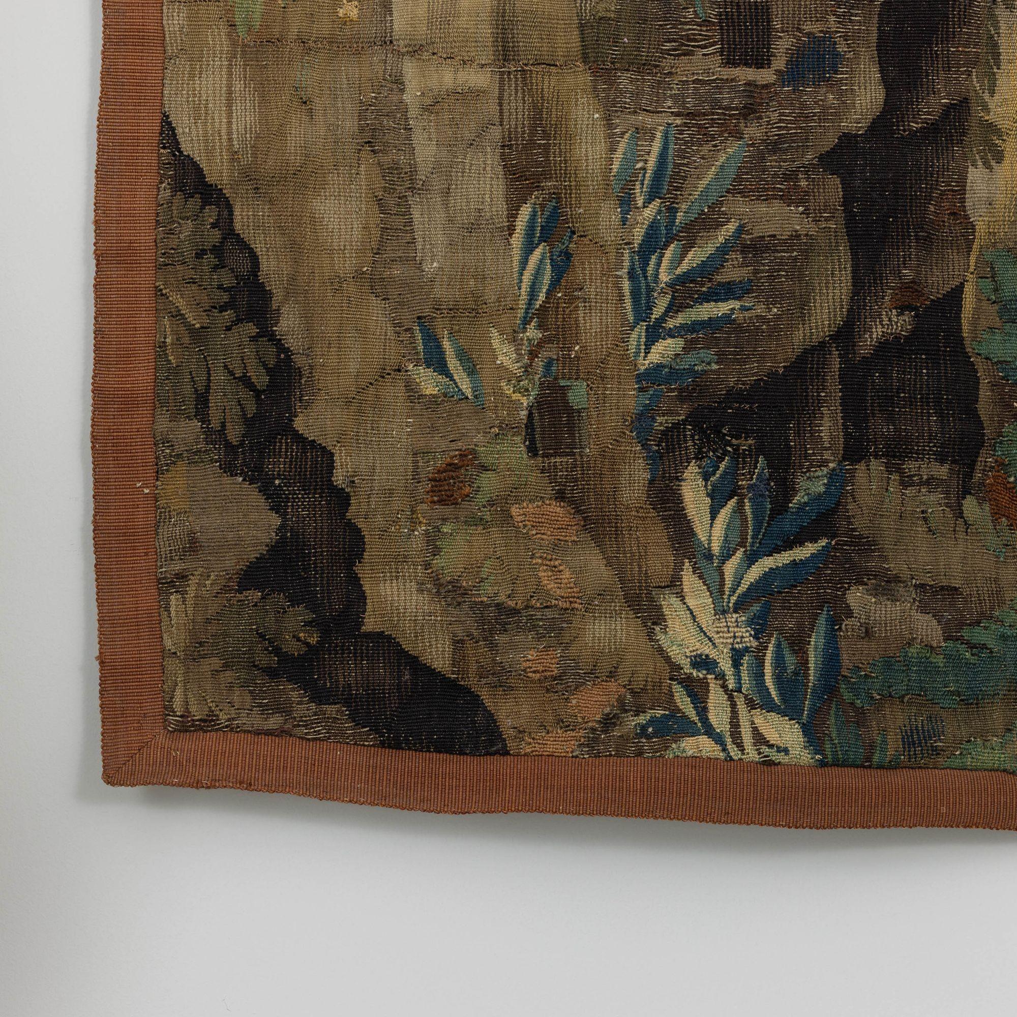 Tapisserie 17e s. Fragment de tapisserie française d'Aubusson en vente