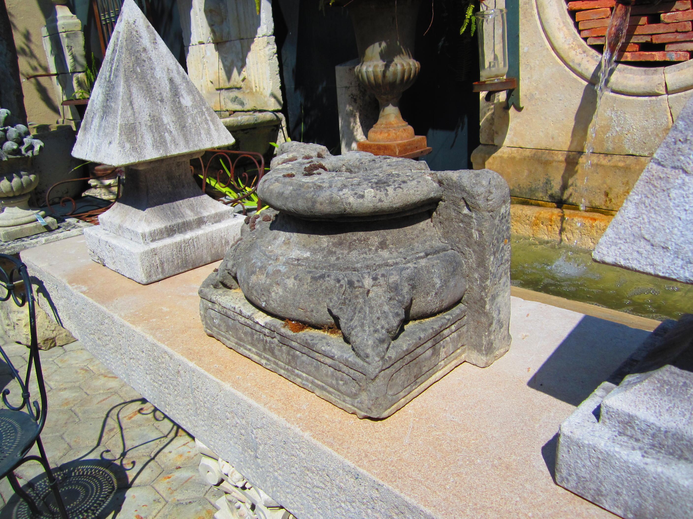 Escultura de Piedra Tallada a Mano Columna Base Pedestal Tope de Puerta Elemento Decorativo LA en venta 2