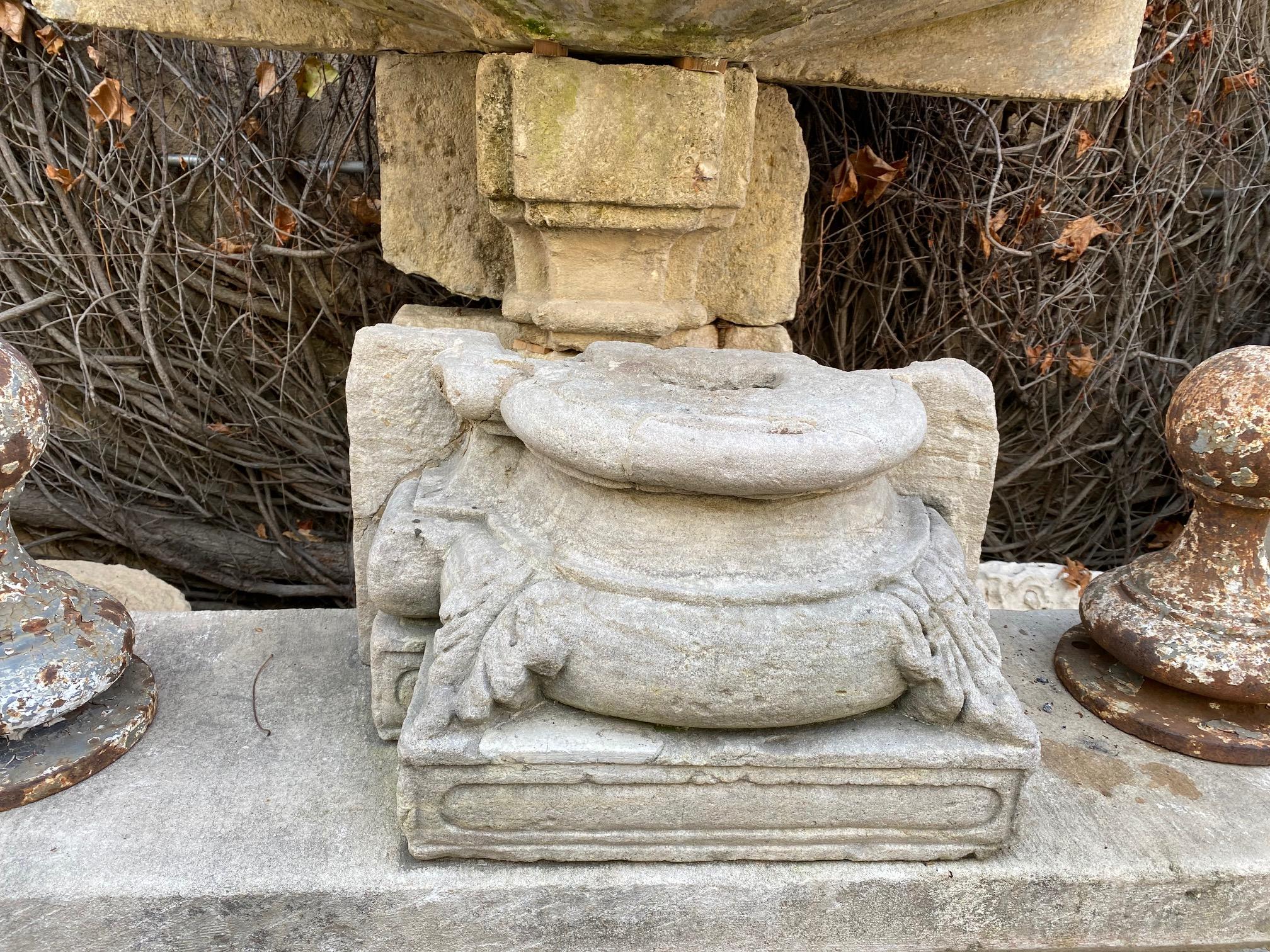 Sculpture en pierre sculptée à la main Colonne Base Pedestal Butée de porte Elément décoratif LA en vente 1