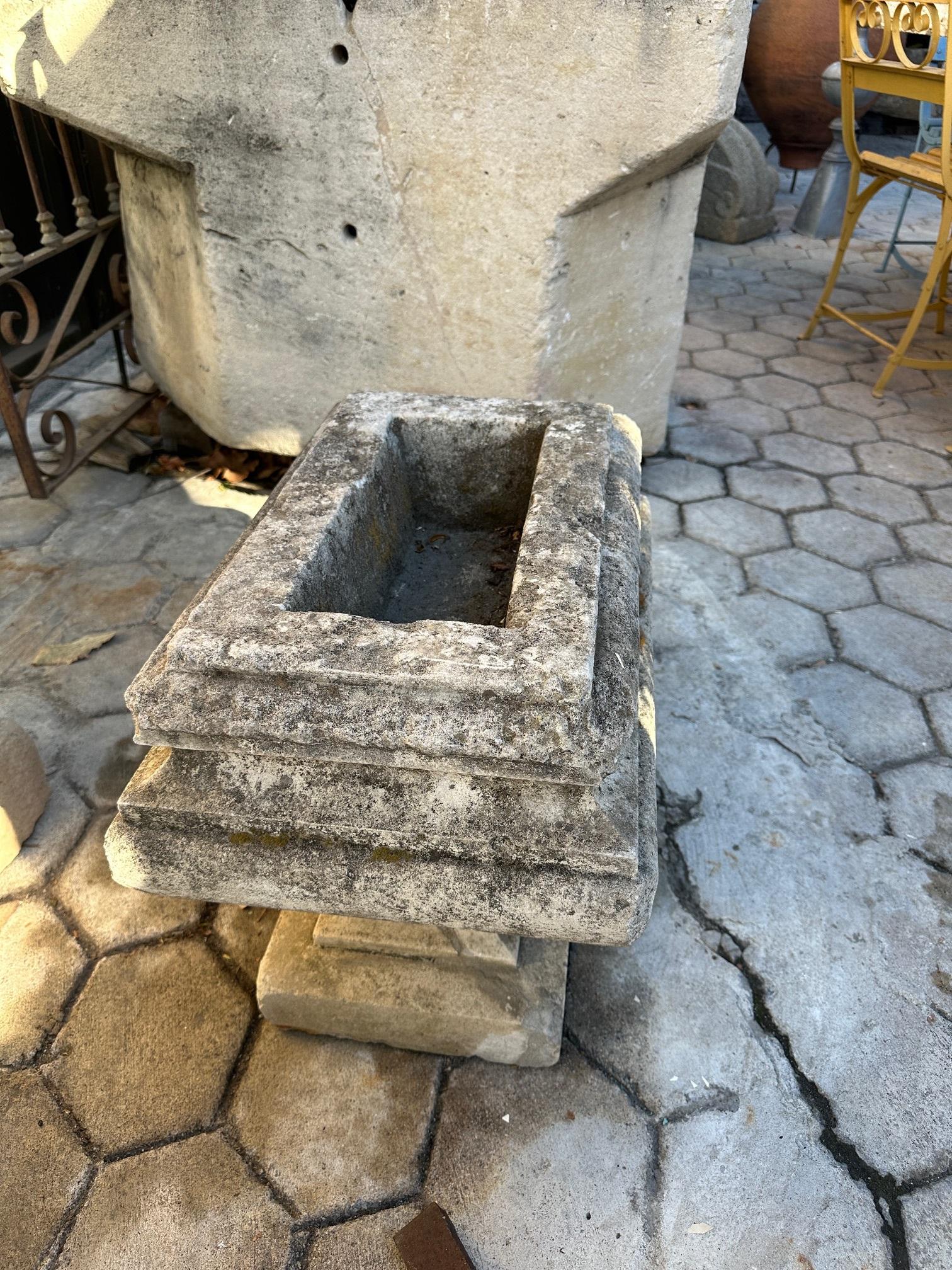 Jardinera de piedra tallada a mano del s. XVII Pieza central de antigüedades decorativas LA en venta 9