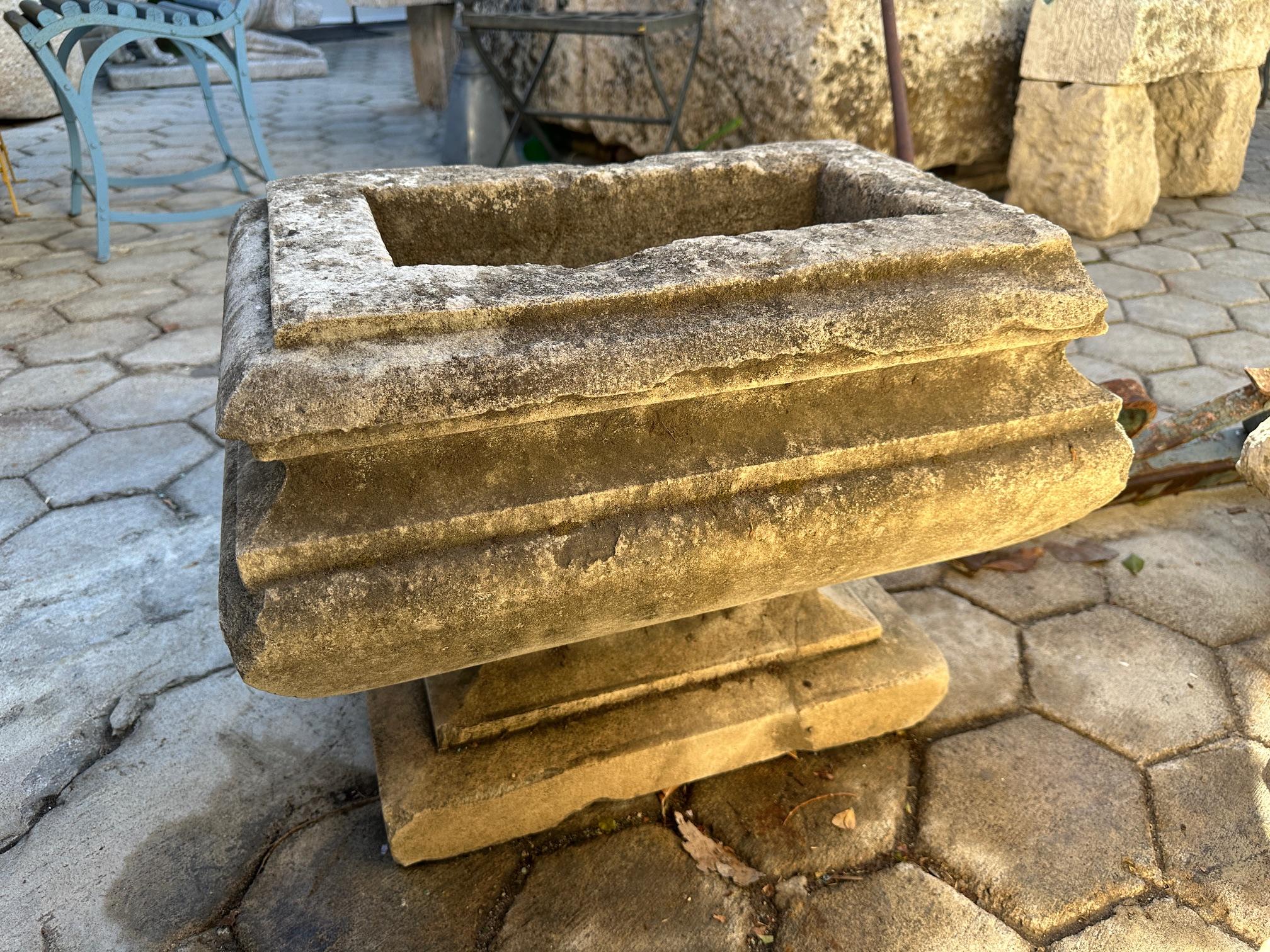 Jardinera de piedra tallada a mano del s. XVII Pieza central de antigüedades decorativas LA en venta 13