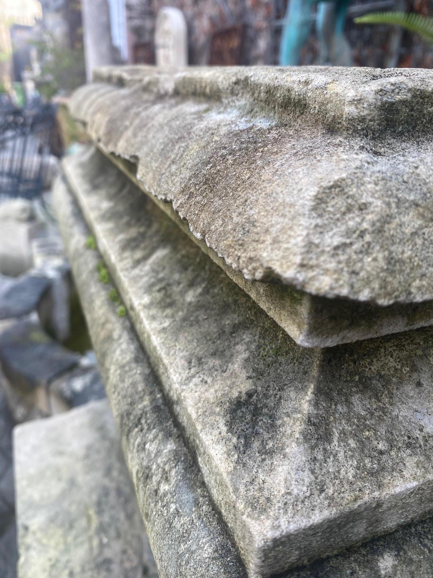 Jardinera de piedra tallada a mano del s. XVII Pieza central de antigüedades decorativas LA en venta 3