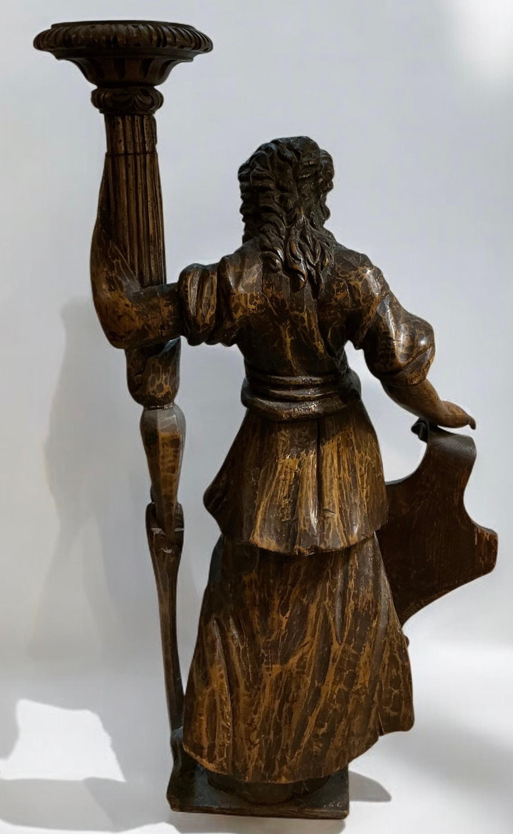 Siglo XVII. Estatua neoclásica italiana de madera de frutal tallada / Pedestal Santos Italiano en venta