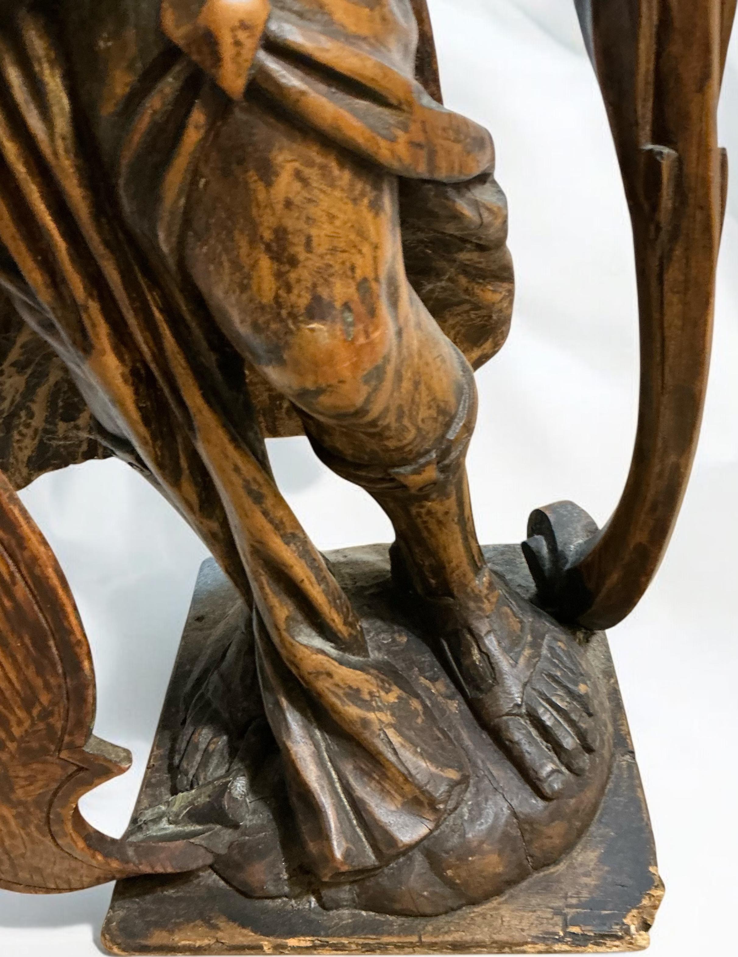 Siglo XVII. Estatua neoclásica italiana de madera de frutal tallada / Pedestal Santos siglo XVII en venta