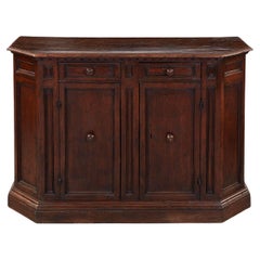 17. Jahrhundert. Italienische Nussbaum-Credenza